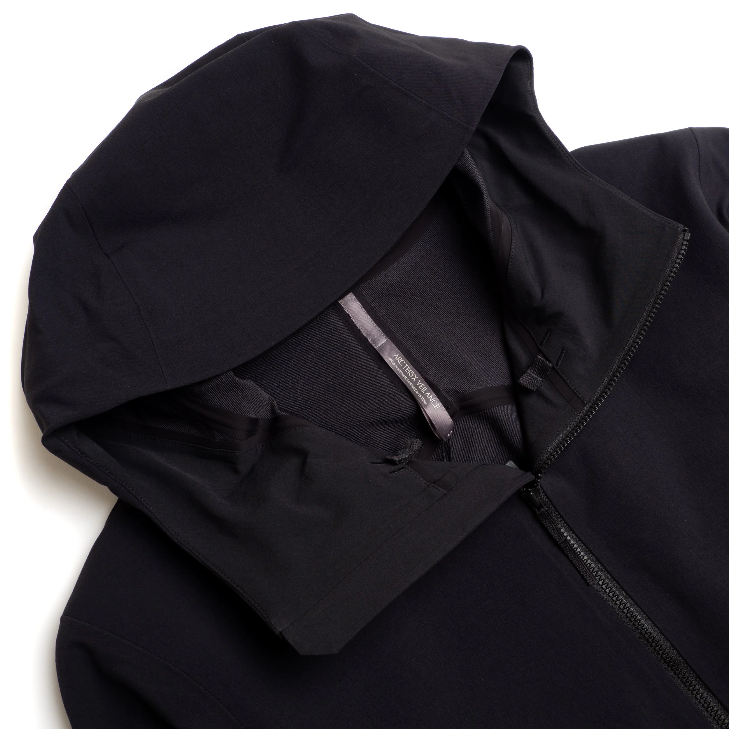 VEILANCE-Isogon-Hoodie-Black-04.jpg