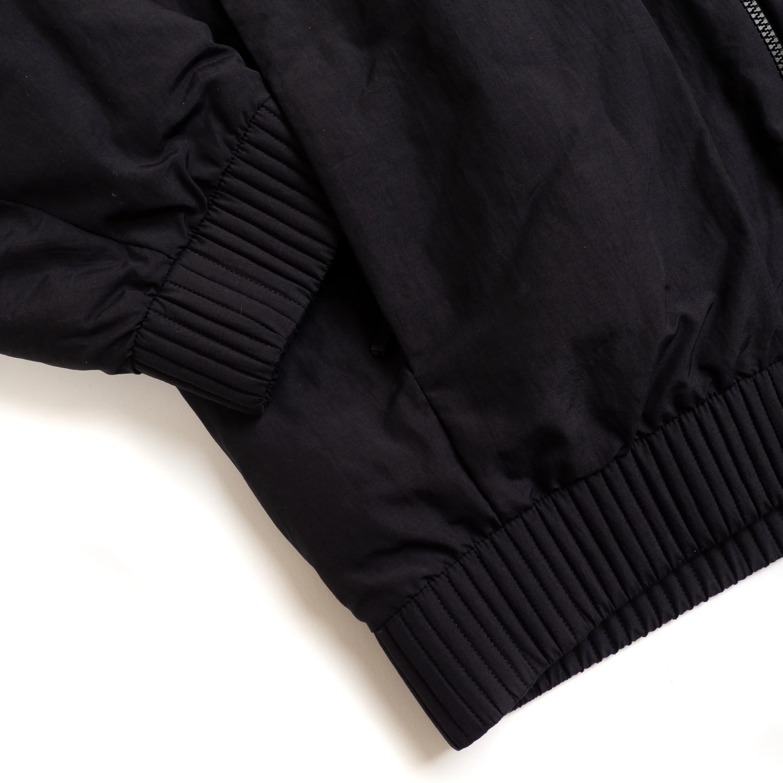 VEILANCE-Naroda-Ins-Jacket-Black-05.jpg