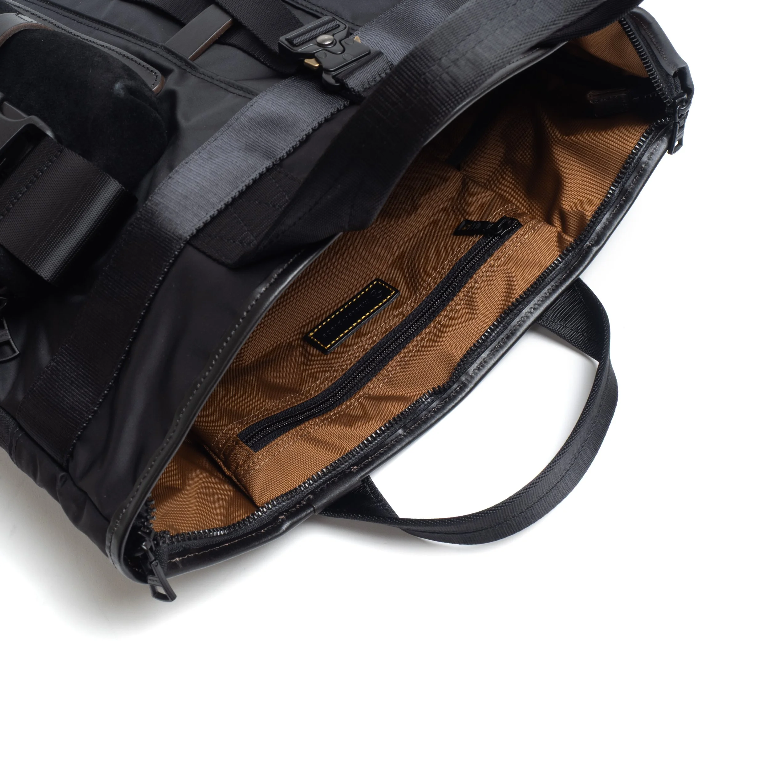 MP-Rouge-Helmet-Bag-Black-04.jpg