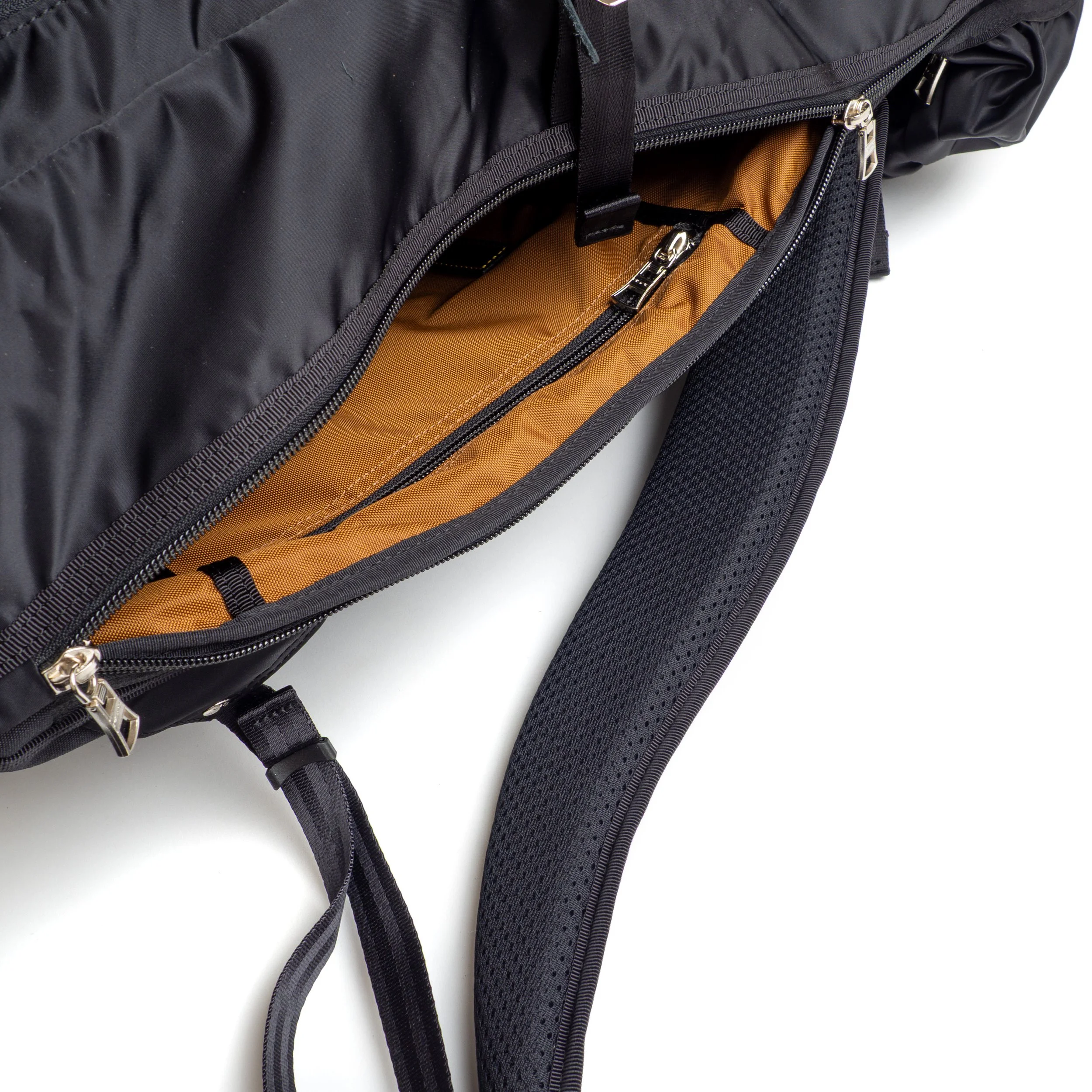 MP-Lighting-DP-Backpack-Black-04.jpg