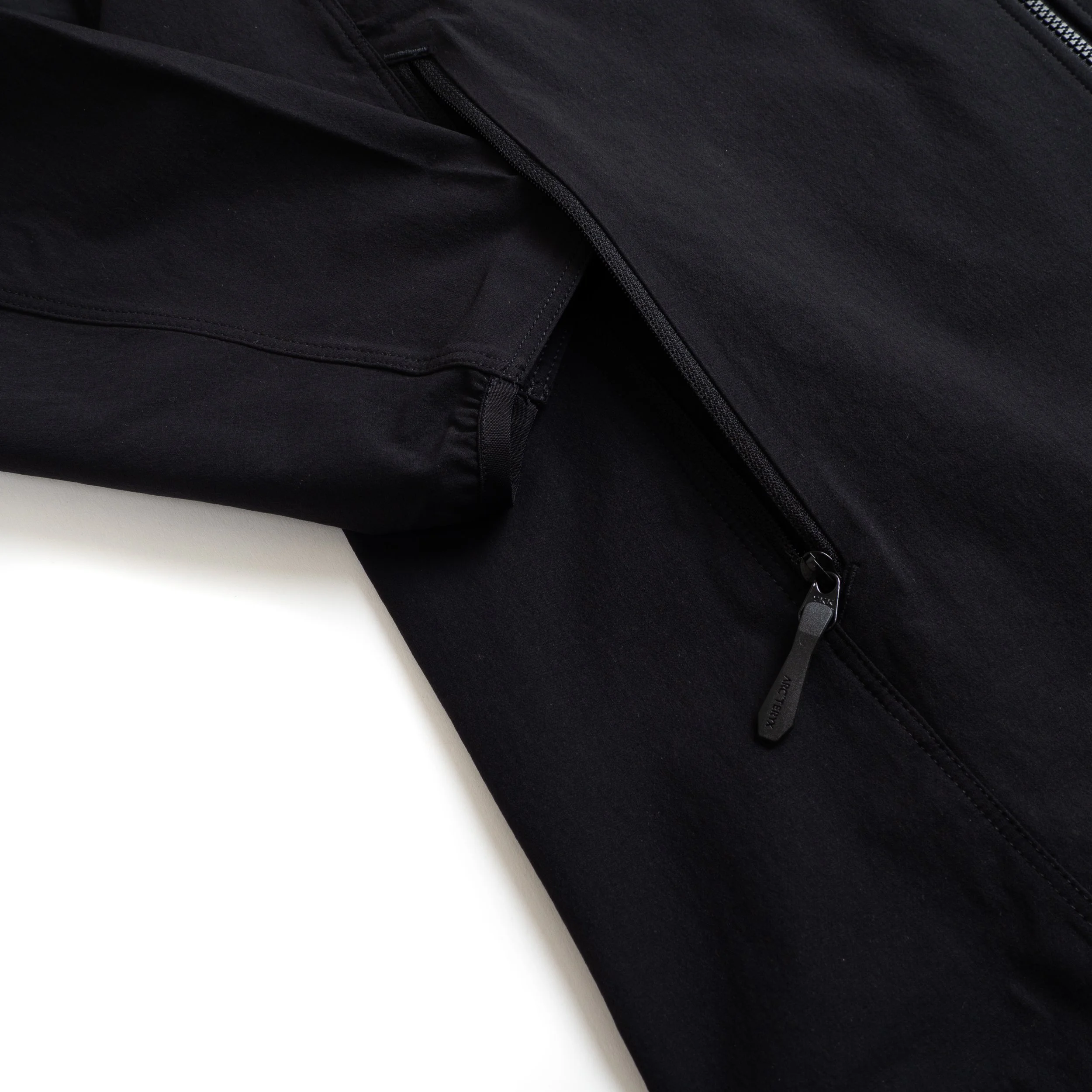 Arc-Gamma-Hoody-Black-04.jpg