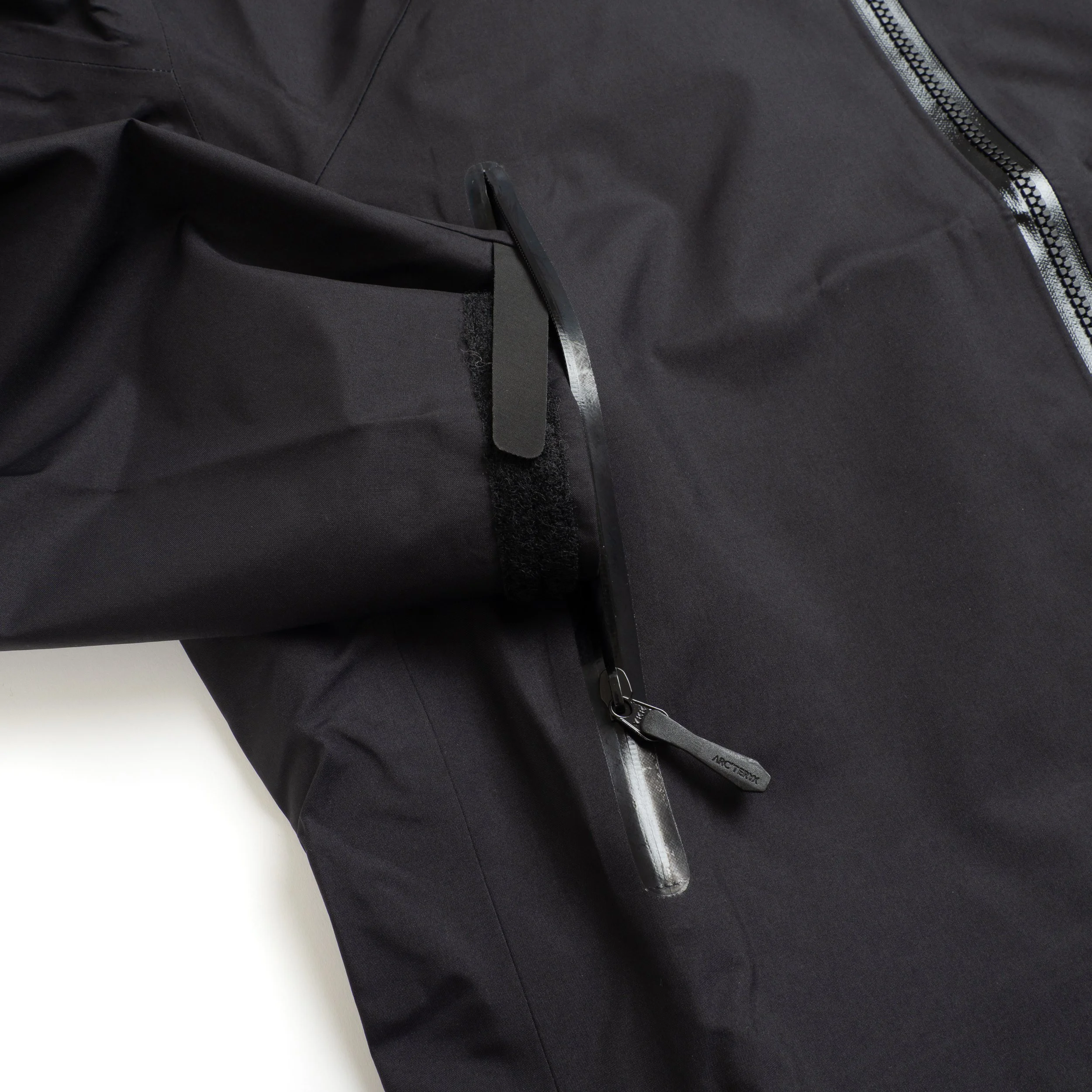 Arc-Beta-Jacket-Black-04.jpg