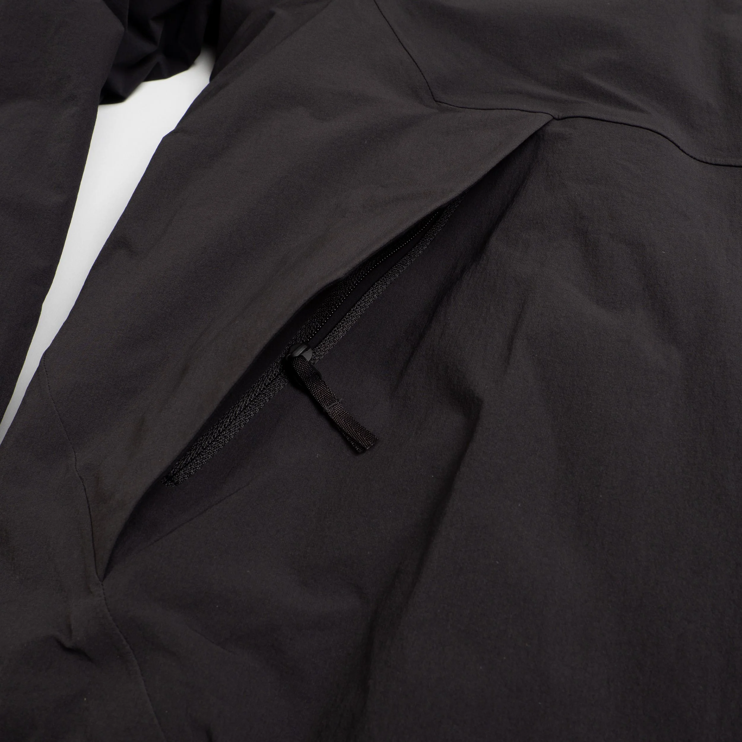 VEILANCE-Diode-Ins-Bomber-Black-06.jpg