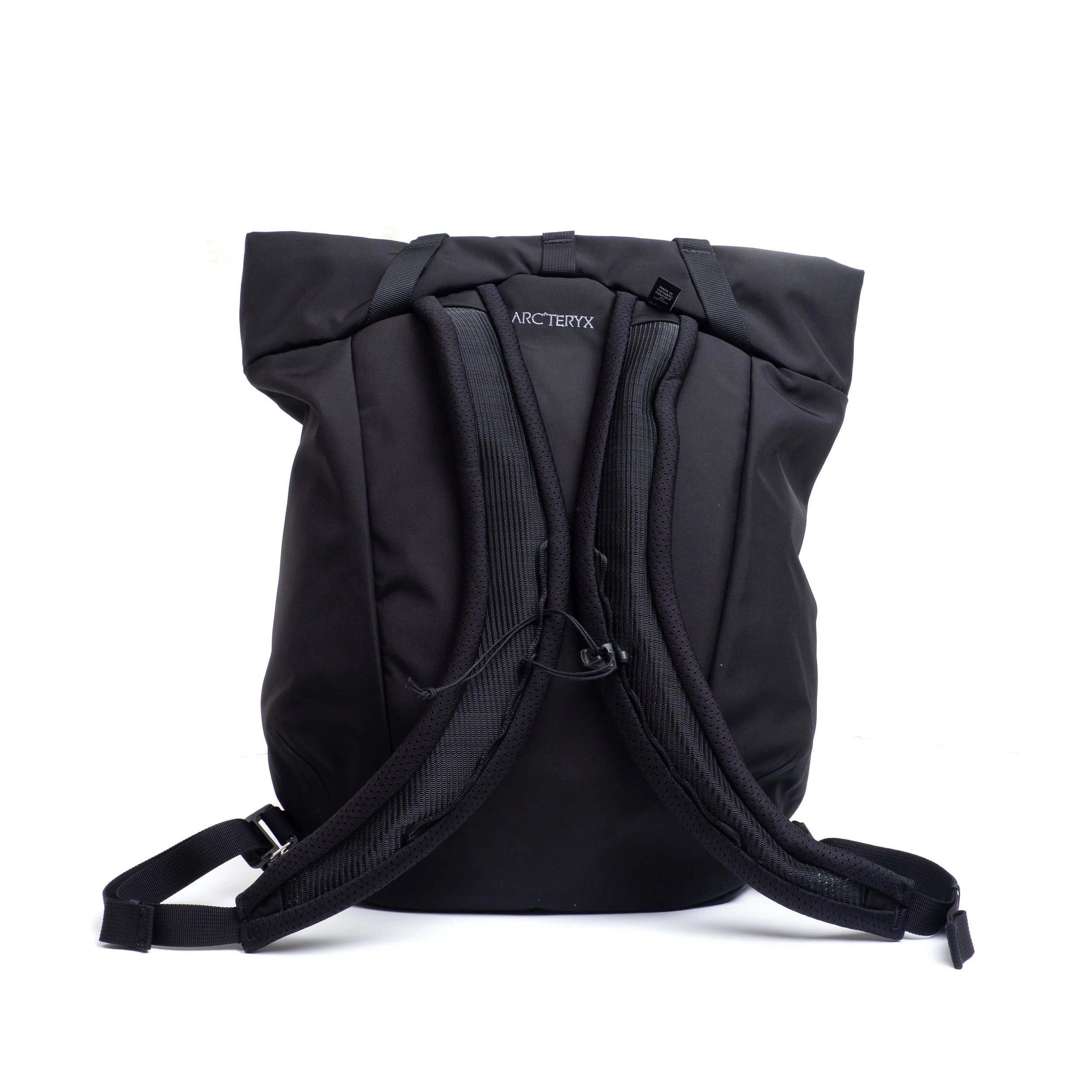 arc-axios-20-tote-black-02.jpg