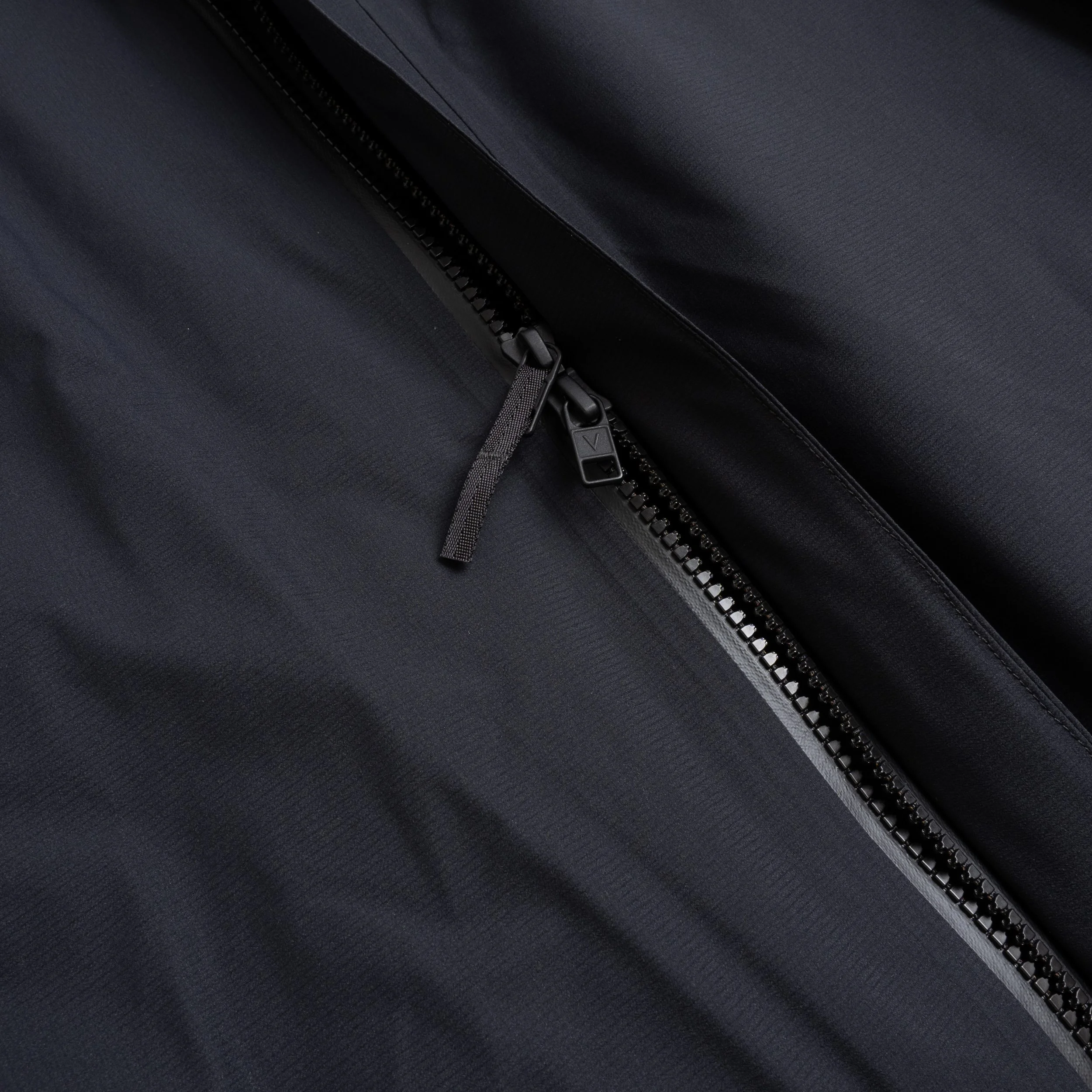 VEILANCE-Euler-ins-jacket-black-05.jpg
