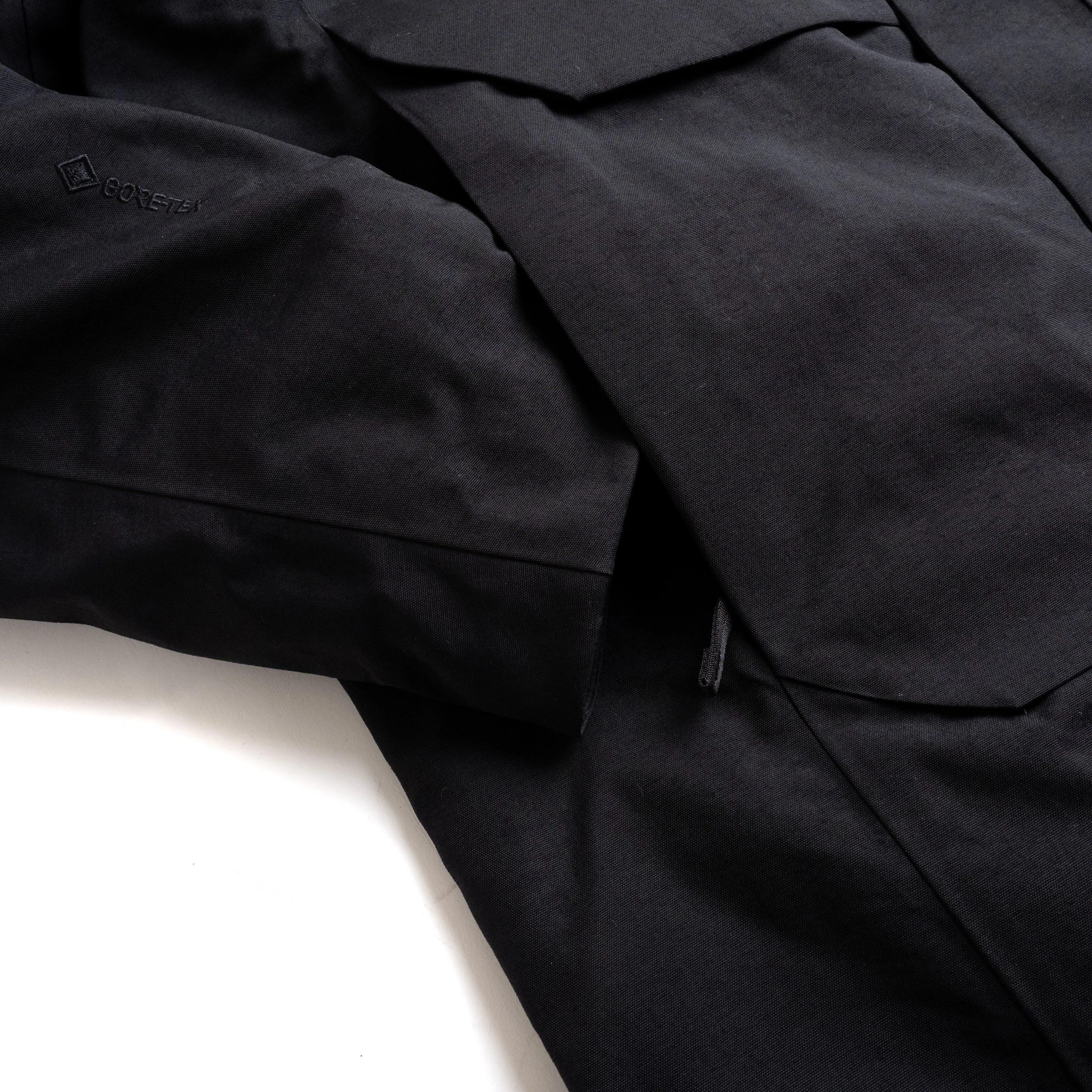 Arc-Therme-Down-Parka-Black-04.jpg