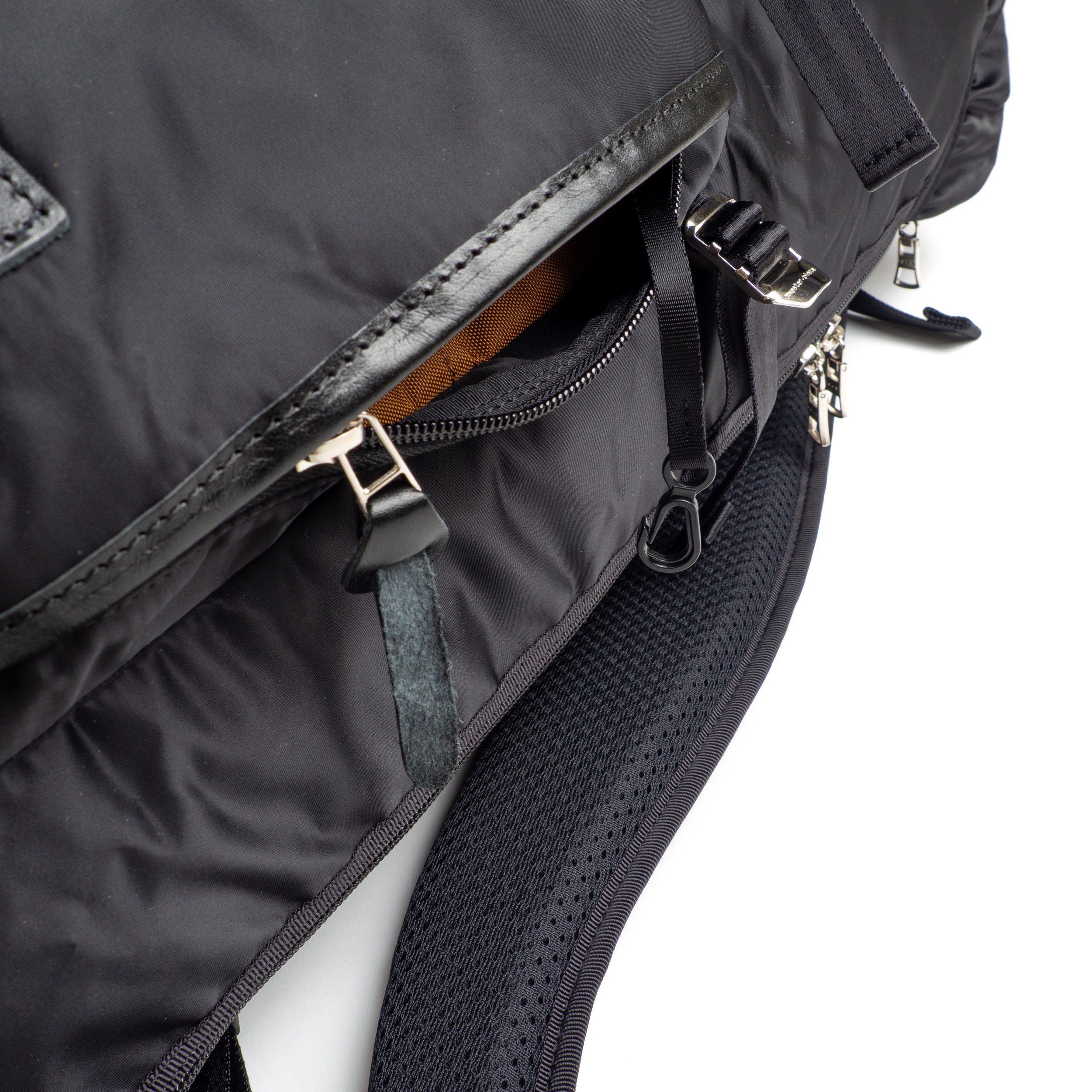 MP-Lighting-DP-Backpack-Black-05.jpg