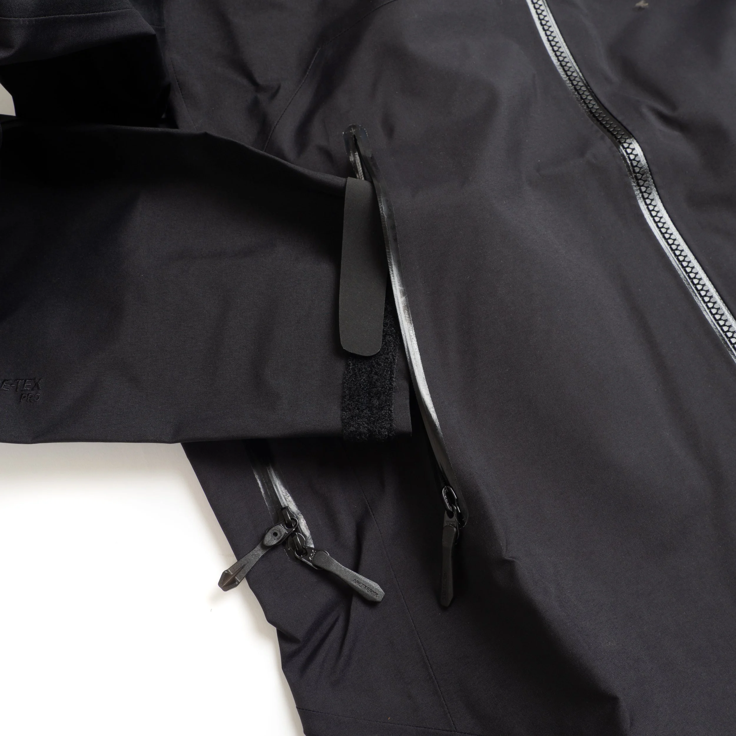 Arc-Beta-AR-Jacket-Black-04.jpg