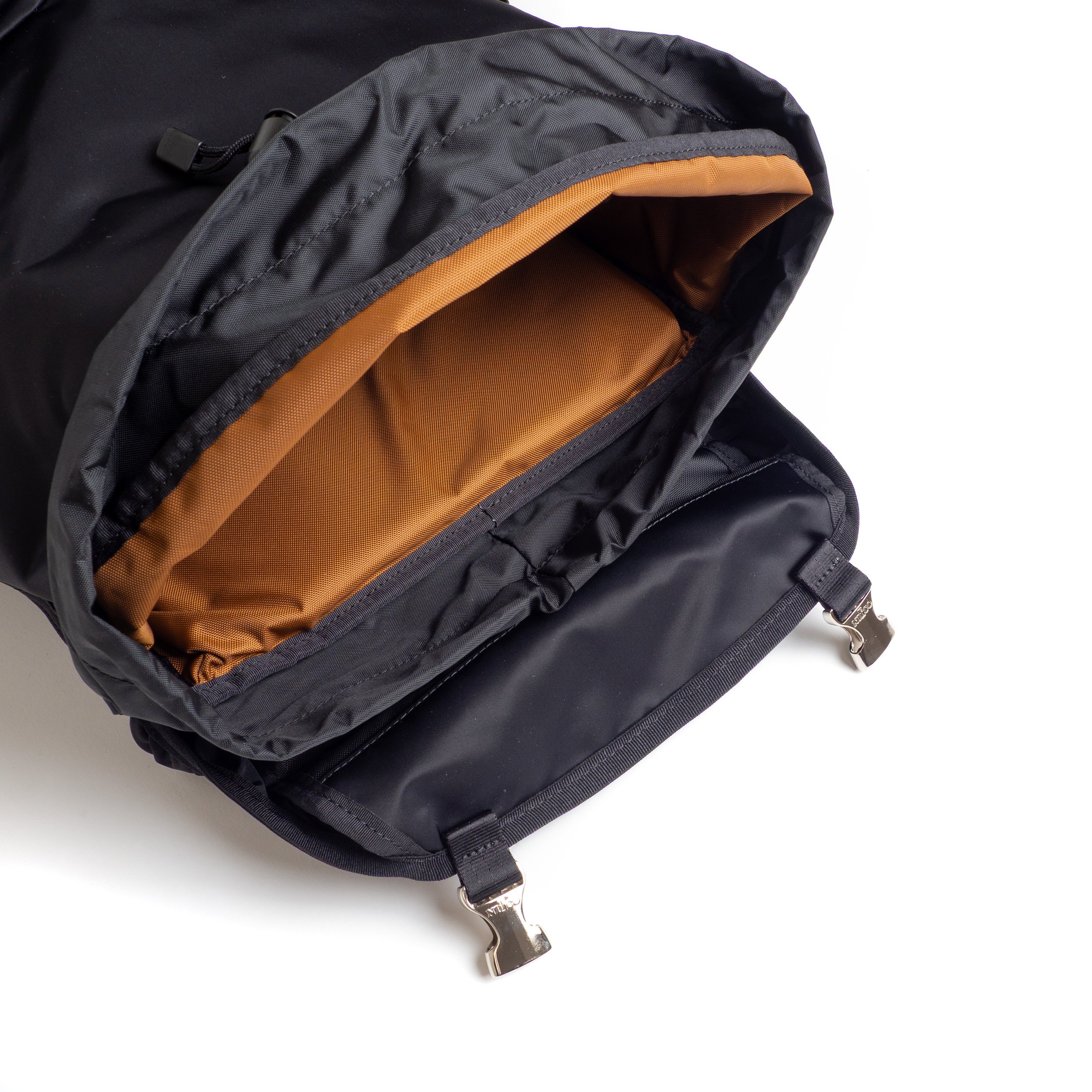 MP-Lighting-DP-Backpack-Black-03.jpg
