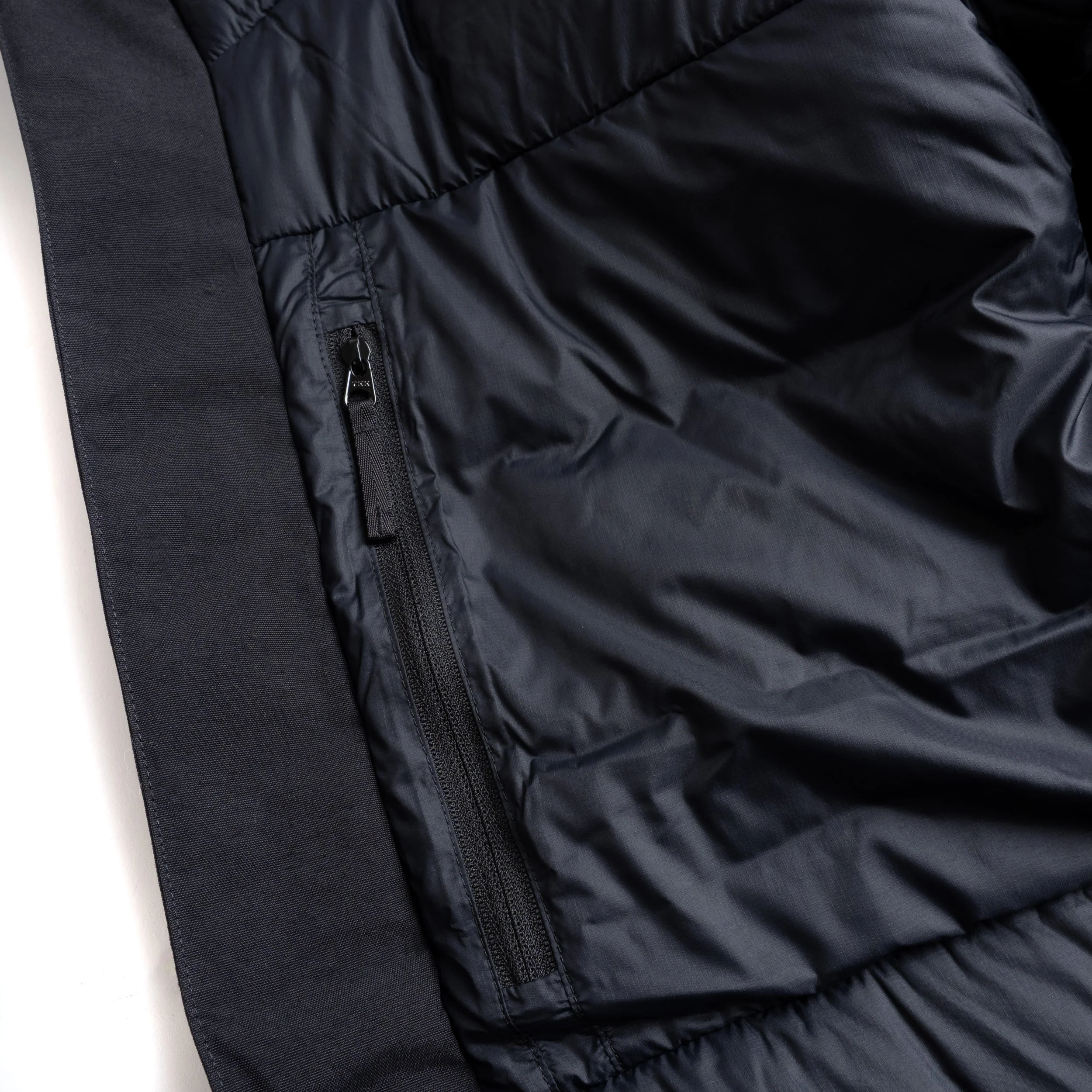 Arc-Therme-Down-Jacket-Black-07.jpg