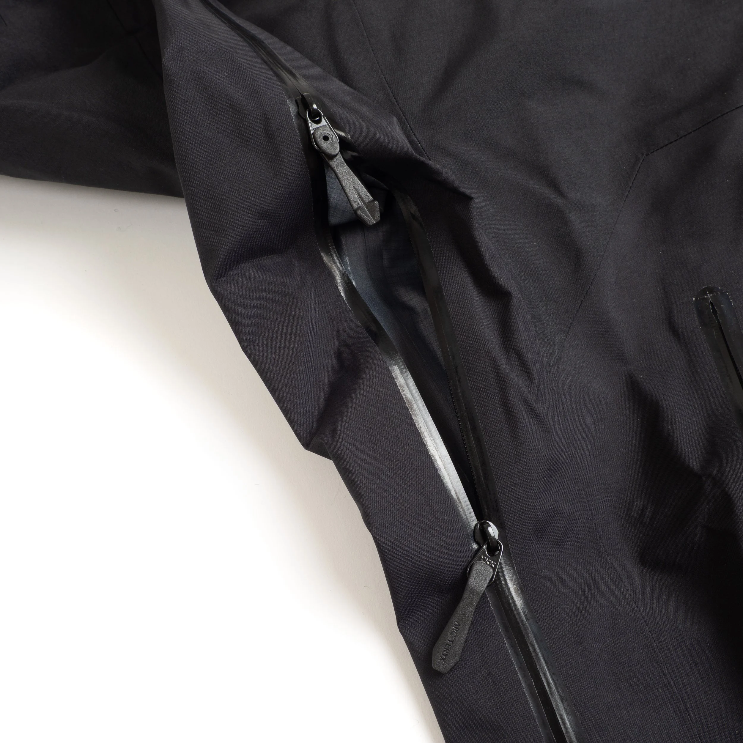 Arc-Beta-AR-Jacket-Black-05.jpg