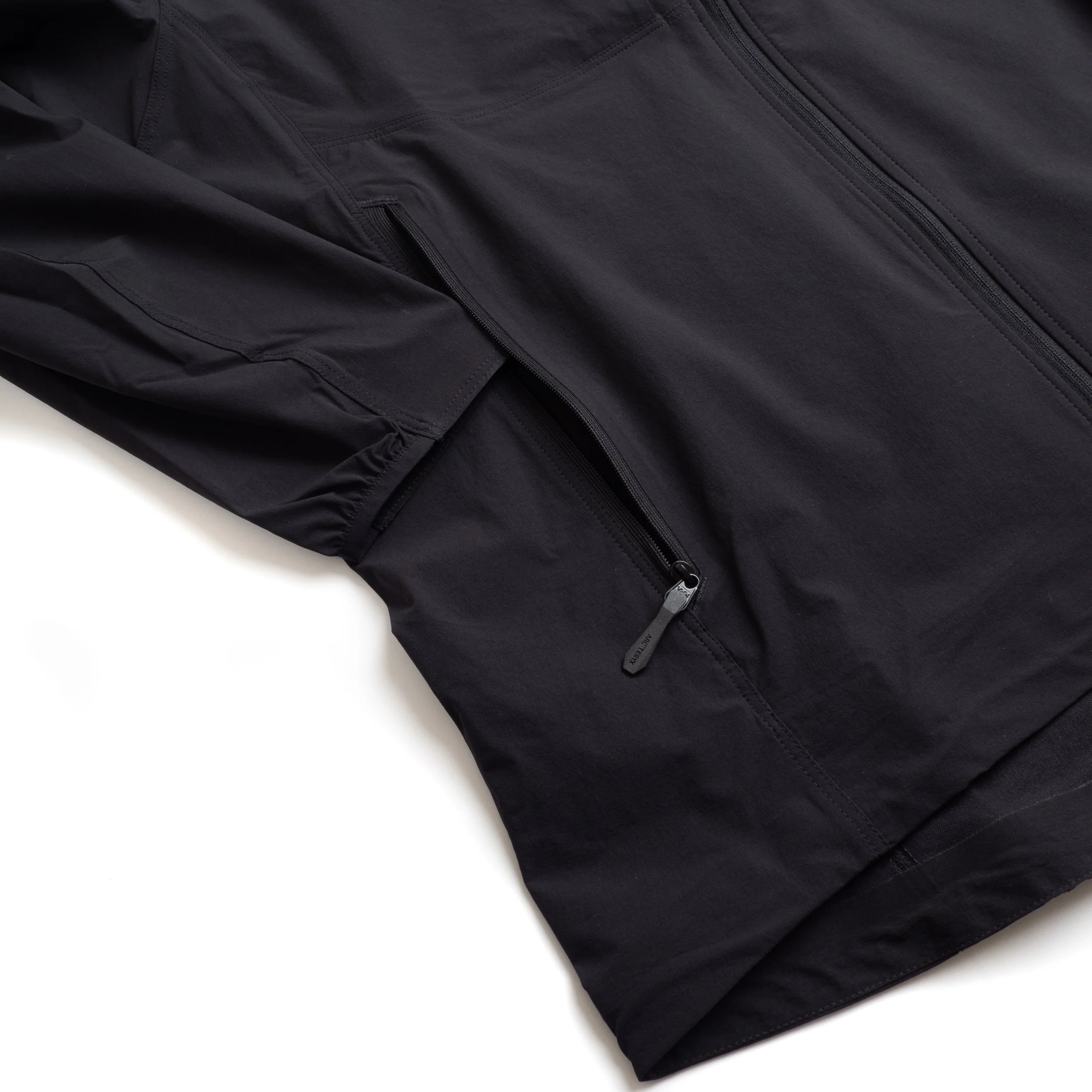 Arc-Gamma-Jacket-Black-05.jpg