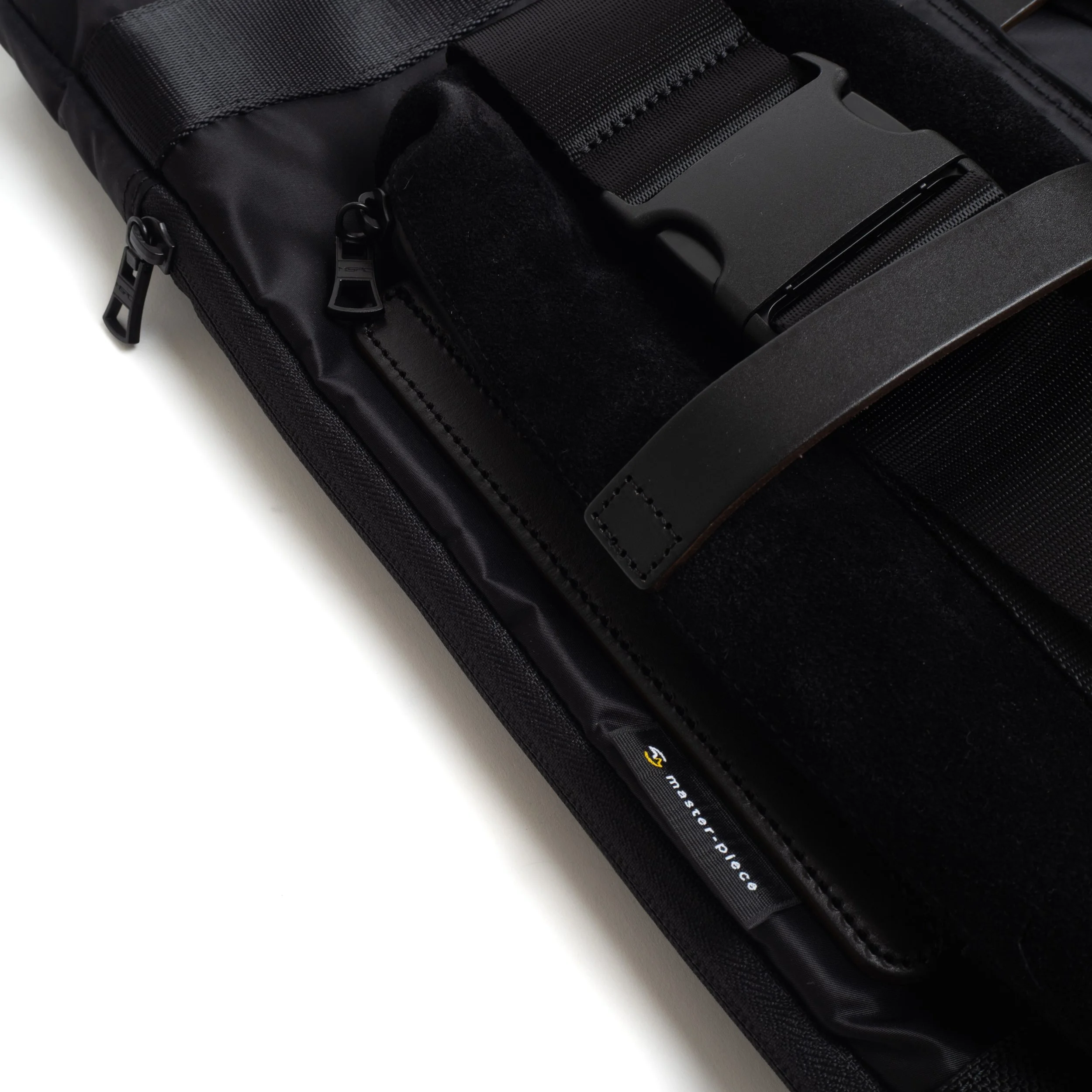MP-Rouge-Helmet-Bag-Black-05.jpg