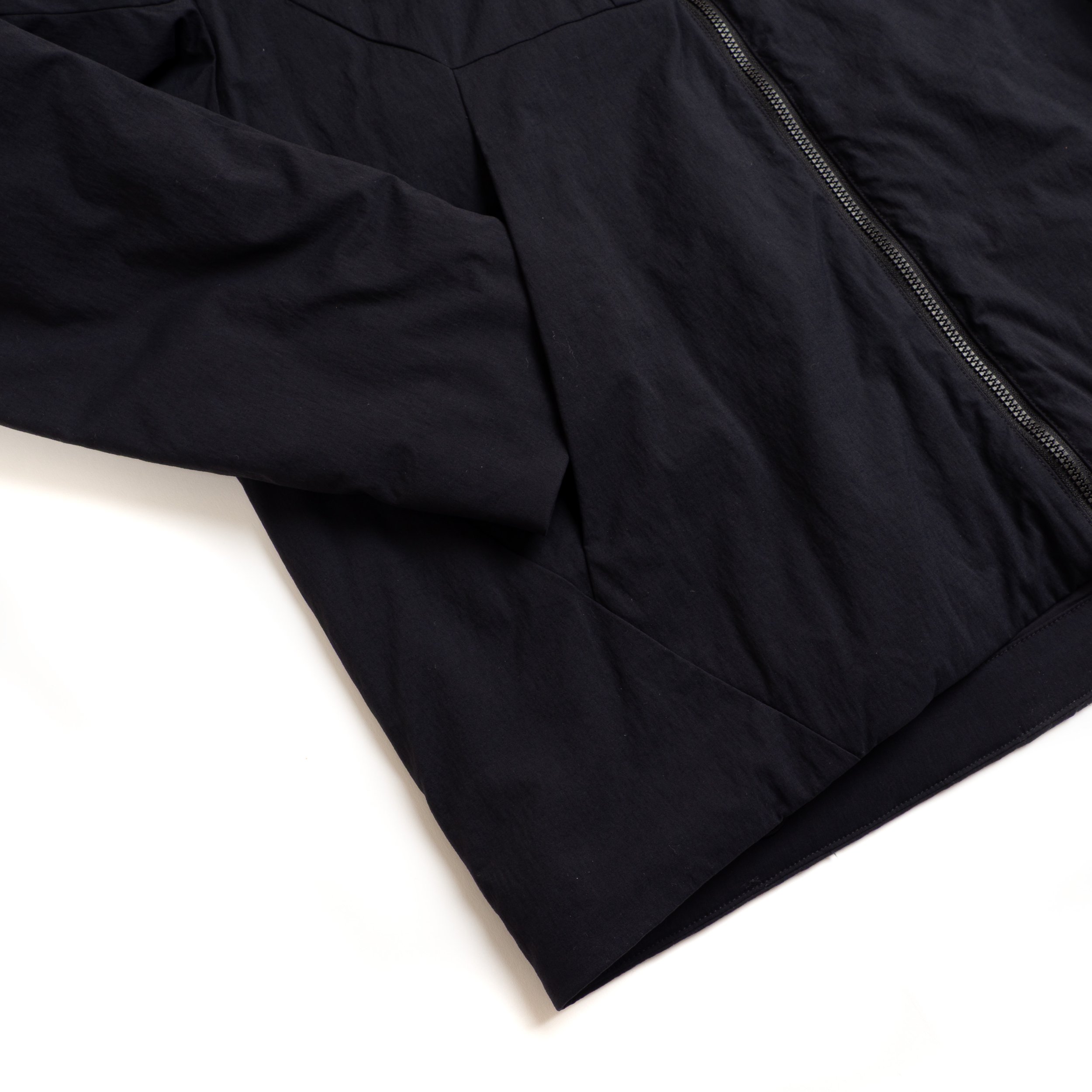VEILANCE-Mionn-Ins-Jacket-Black-04.jpg