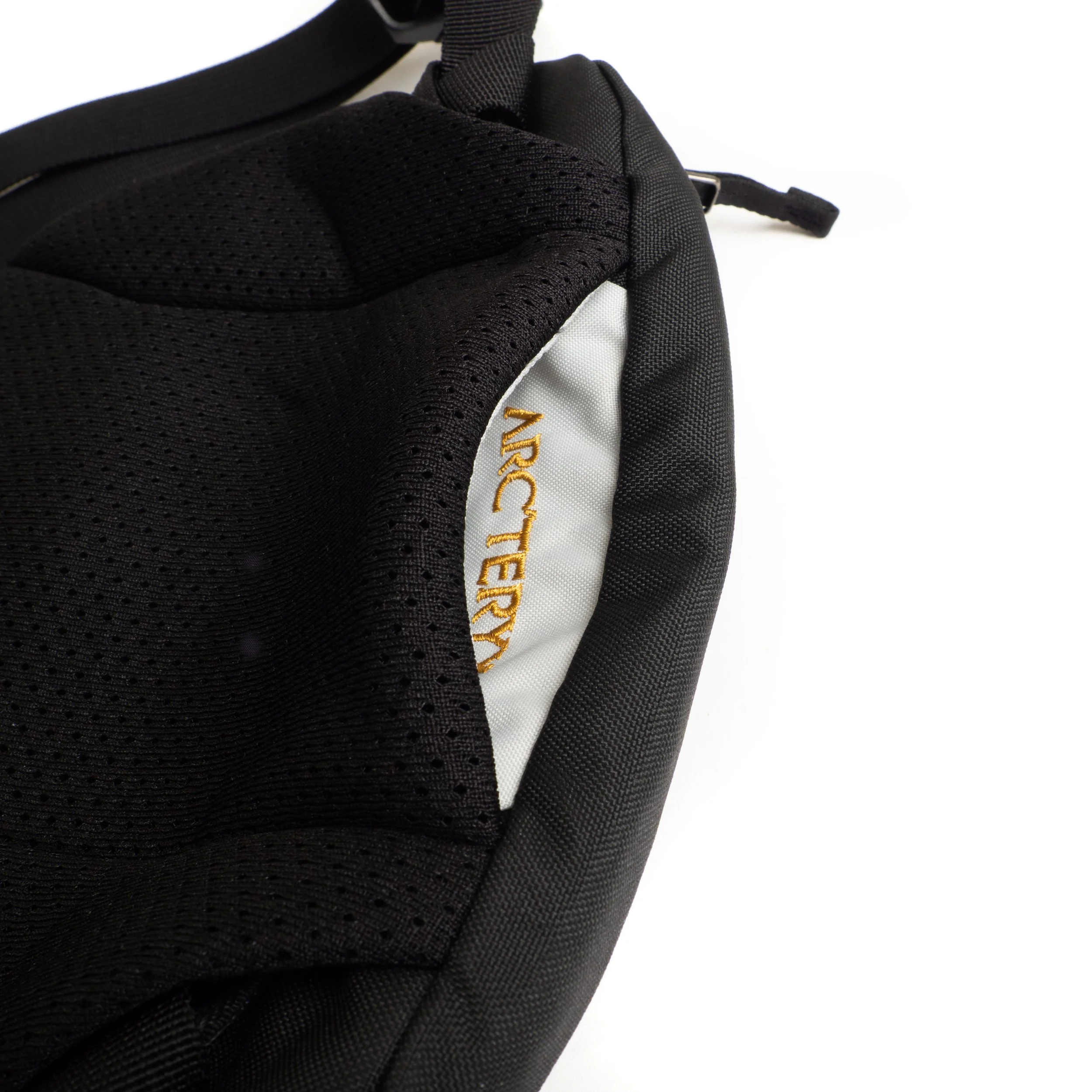 Arc-Mantis1-Waist-Pack-03.jpg
