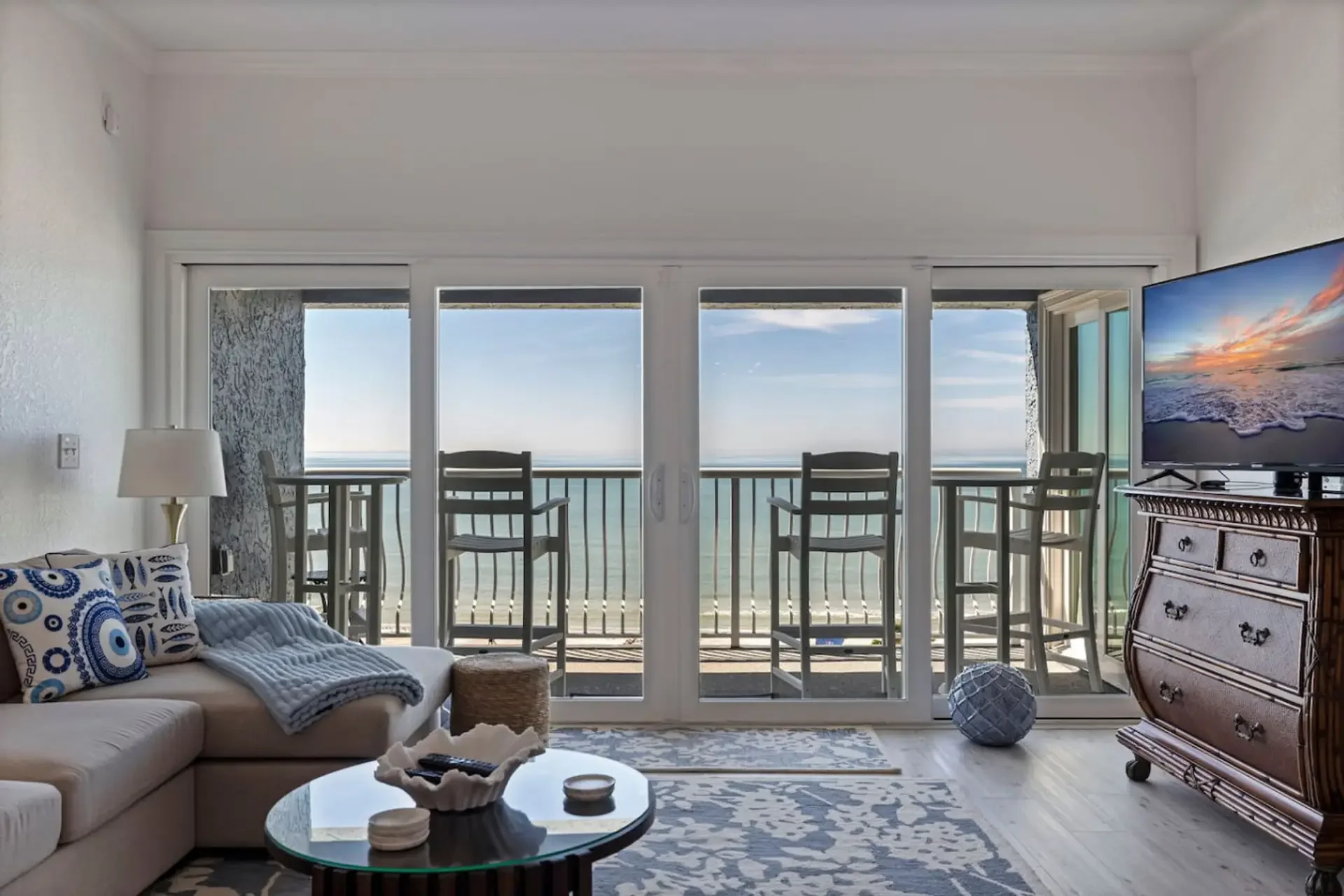Sunny Condo | Steps to John's Pass &amp; Beach | Pool