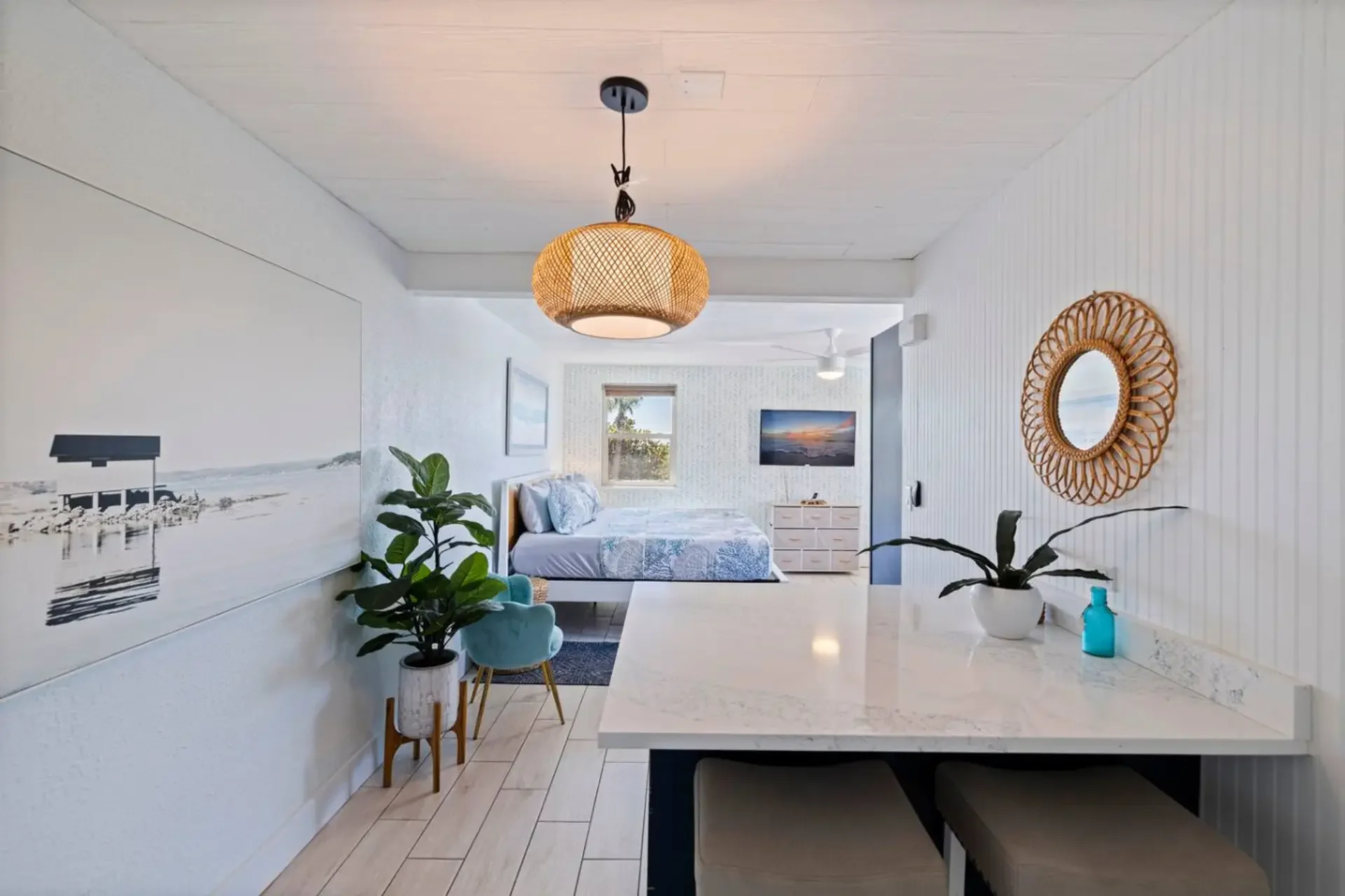 Upham Beach - Friendly Native Studio - Heated Pool