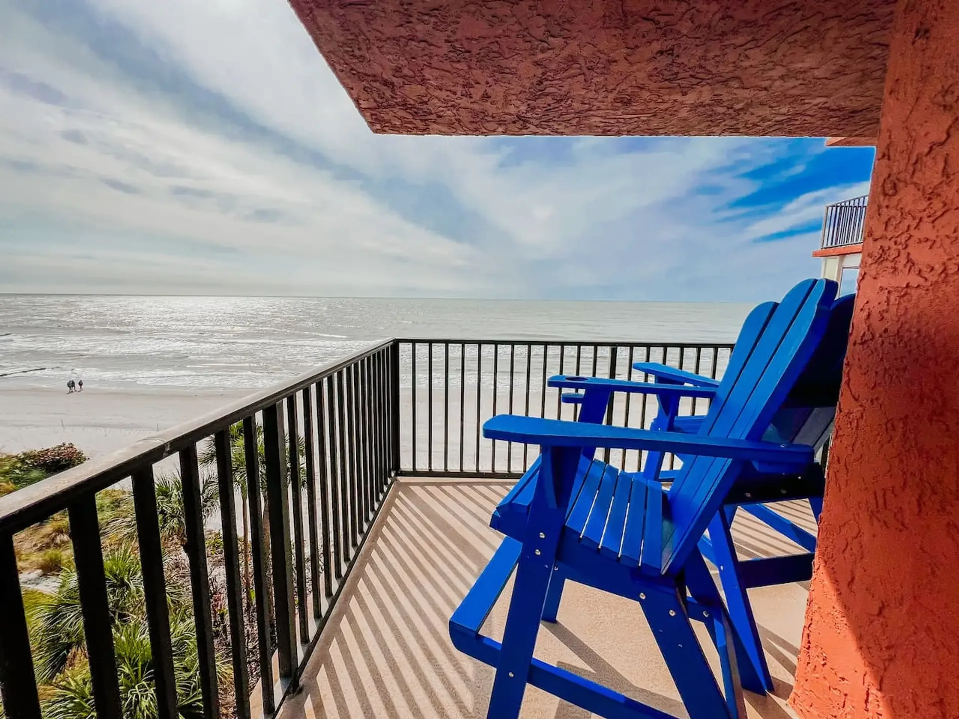 Beachfront Condo - Sunset Views at Madeira Towers