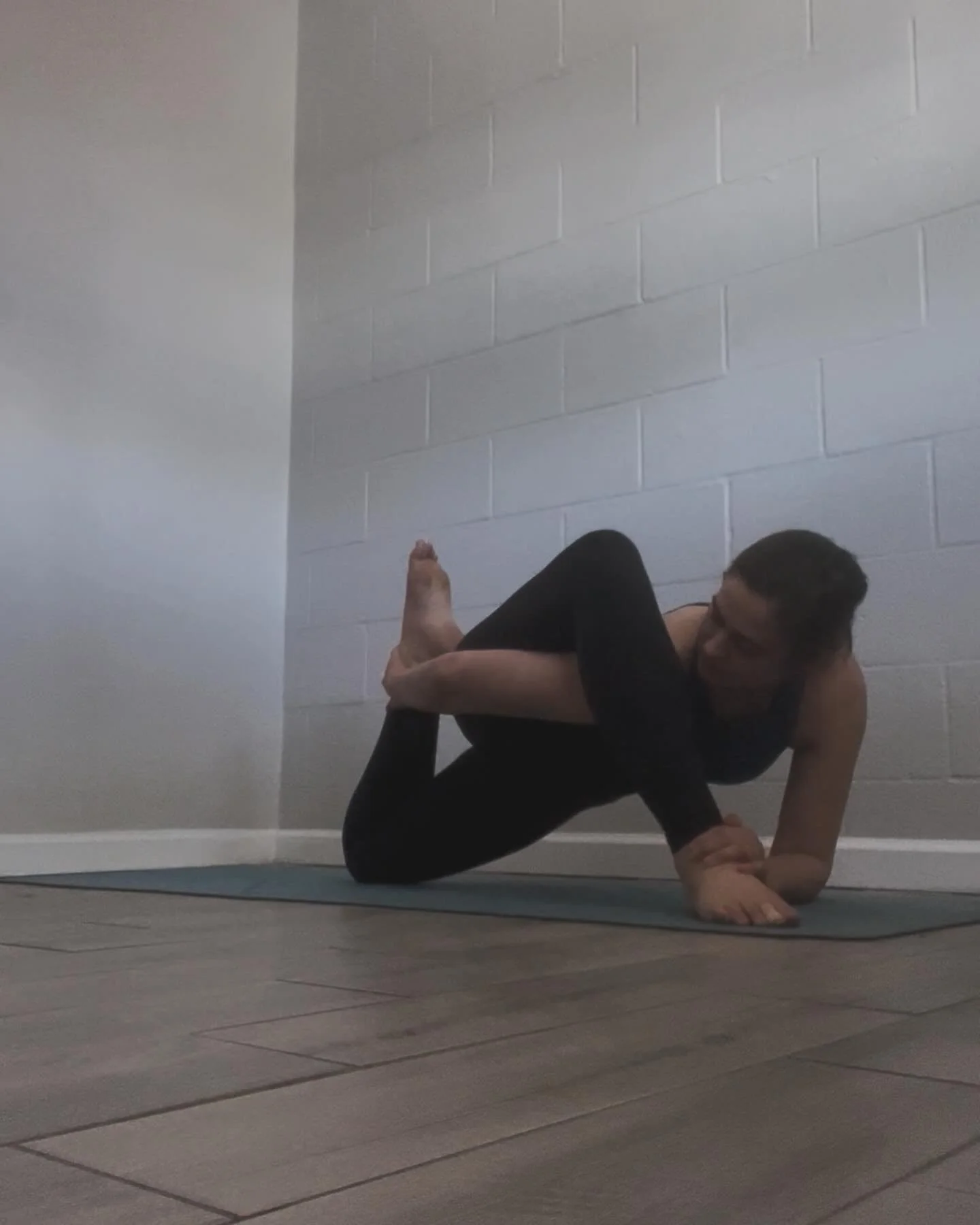 Hi friends 💜 Yes I&rsquo;m back on instagram and tbh it&rsquo;s been really nice being back with healthier boundaries around social media&hellip; ok not healthy but healthier. In my flow classes this week I have been talking about aparigraha (non-gr