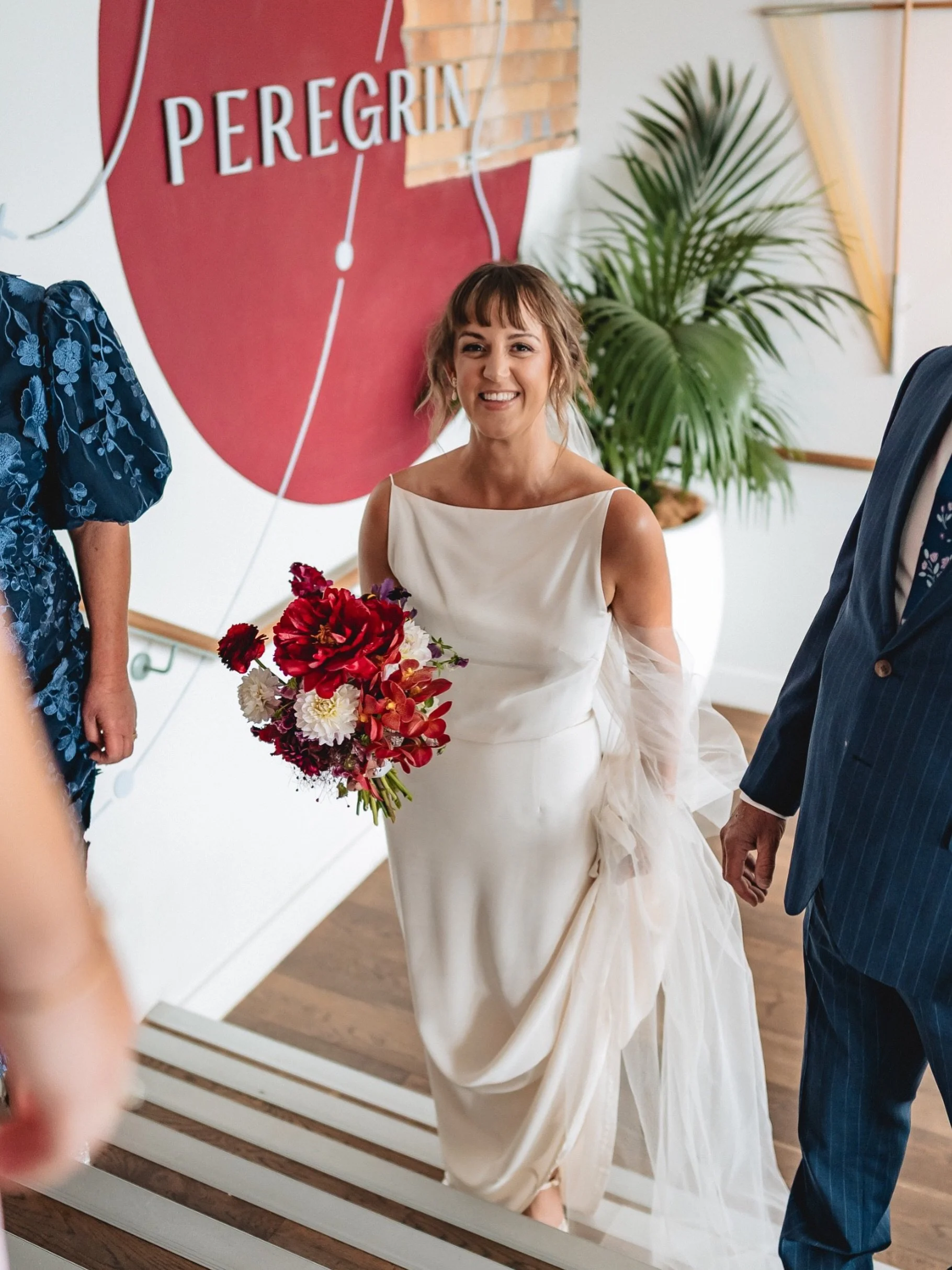 Calm, glowing, happy - exactly how a bride should feel on her wedding day 🤍

#newcastlemakeupartist #huntervalleywedding #portstephensweddings