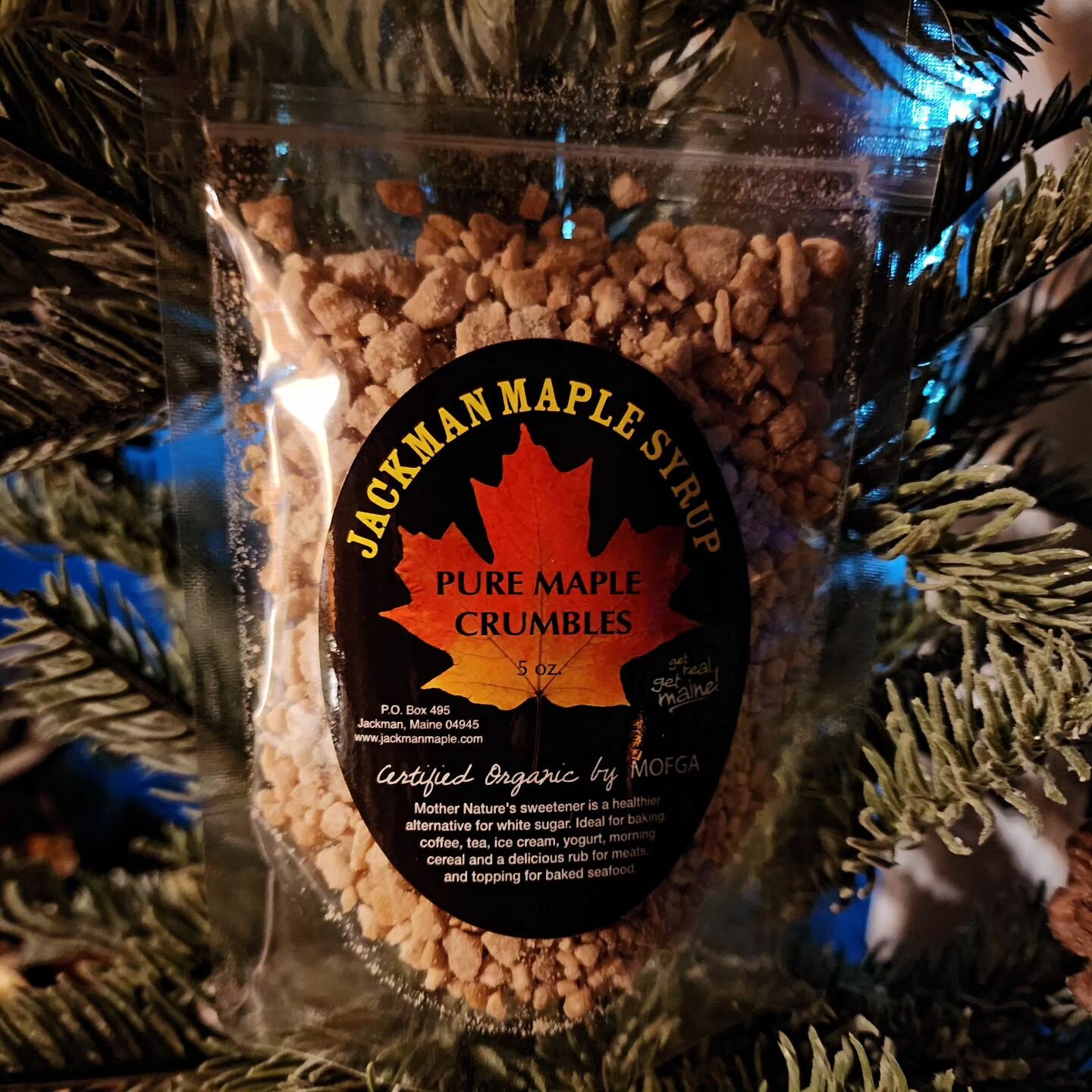 Maple Crumbles....quite possibly the most delicious treat of the season. 🍁 
Available on @farmdropus , and our website.
www.jackmanmaple.com 
@bluehillfarmdrop 
@mdi.farmdrop 
@deerislefarmdrop