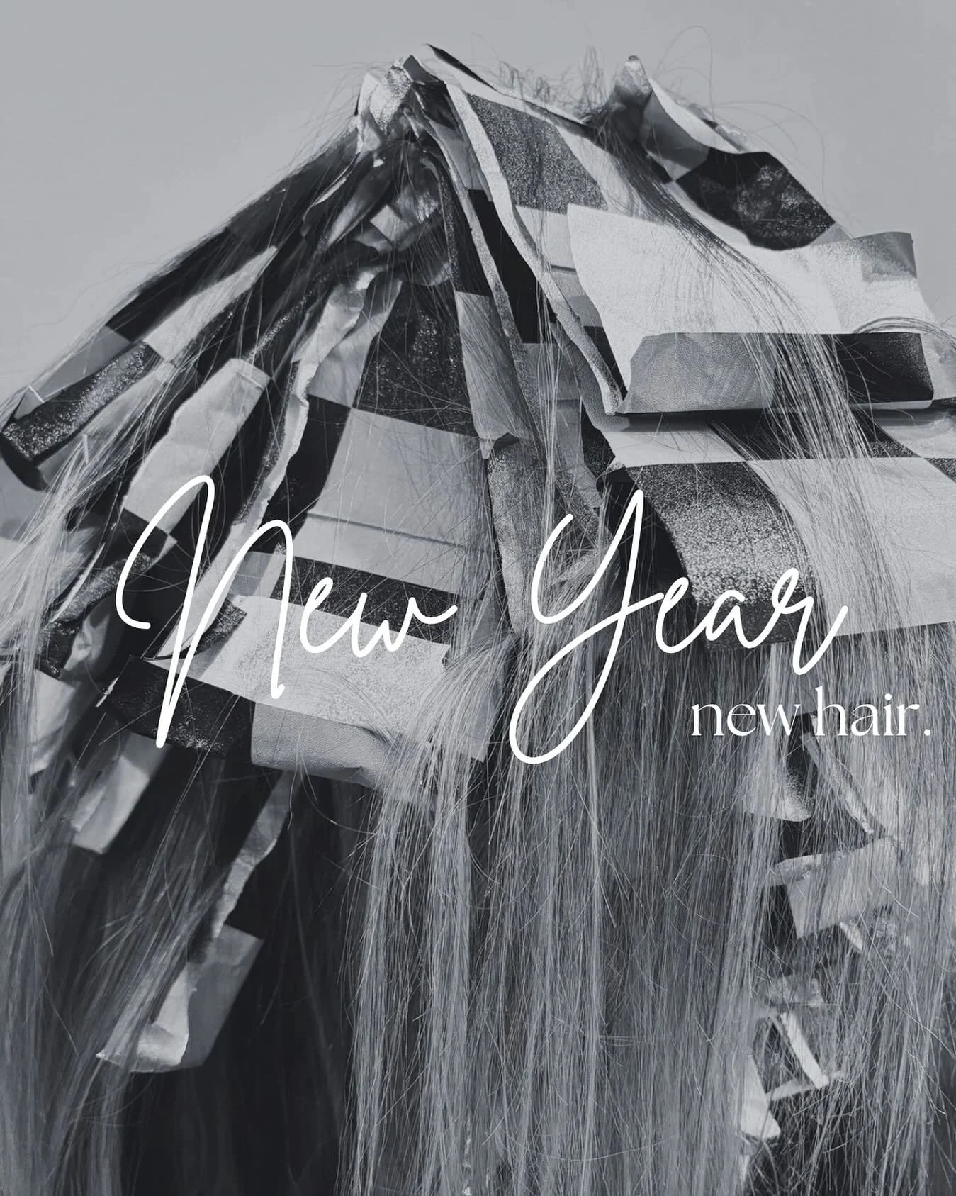 New Year&rsquo;s resolution? 
N E W  H A I R 🖤🤍✨

Book that appointment babe. 

#newyear #newhair #newhairstyle #highlights #folsomhair  #checkeredfoils #framar #hoshalls #salon #hairinspo