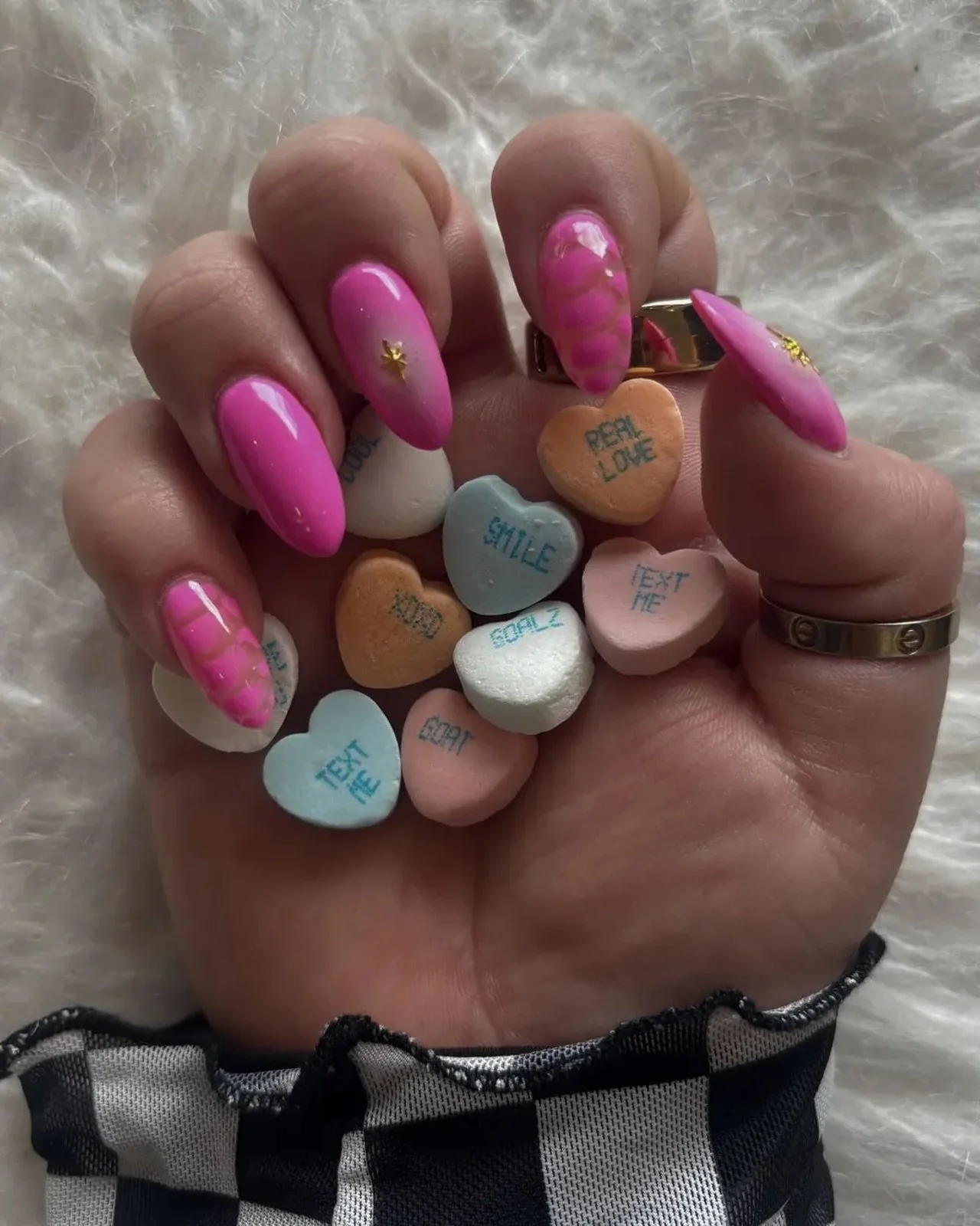 Love notes but make it nails 💅🏻&nbsp;💌

#valentinesnails #valentines #nails #nailinspo #916nails 530nails  folsomnails sweethearts