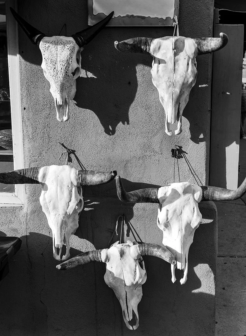 skulls_market_bnw_hdr.jpg