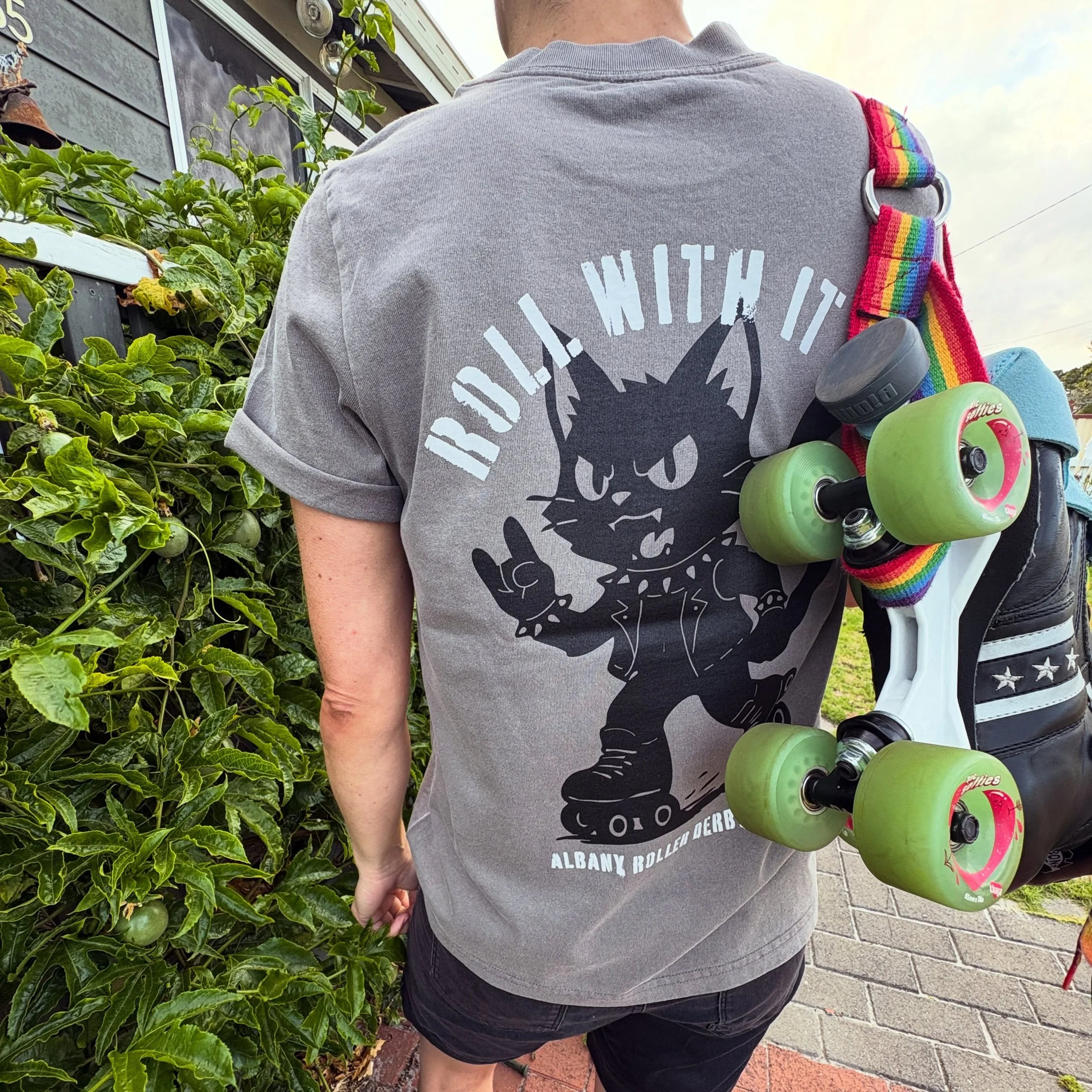 🐈&zwj;⬛ 🤘🏽 👕 = ❤️ 

Just hit the merch store our limited edition Roll With It tee in a super lux heavy box tee. XS to 2XL on the website now! 

FREE local (6330) delivery
