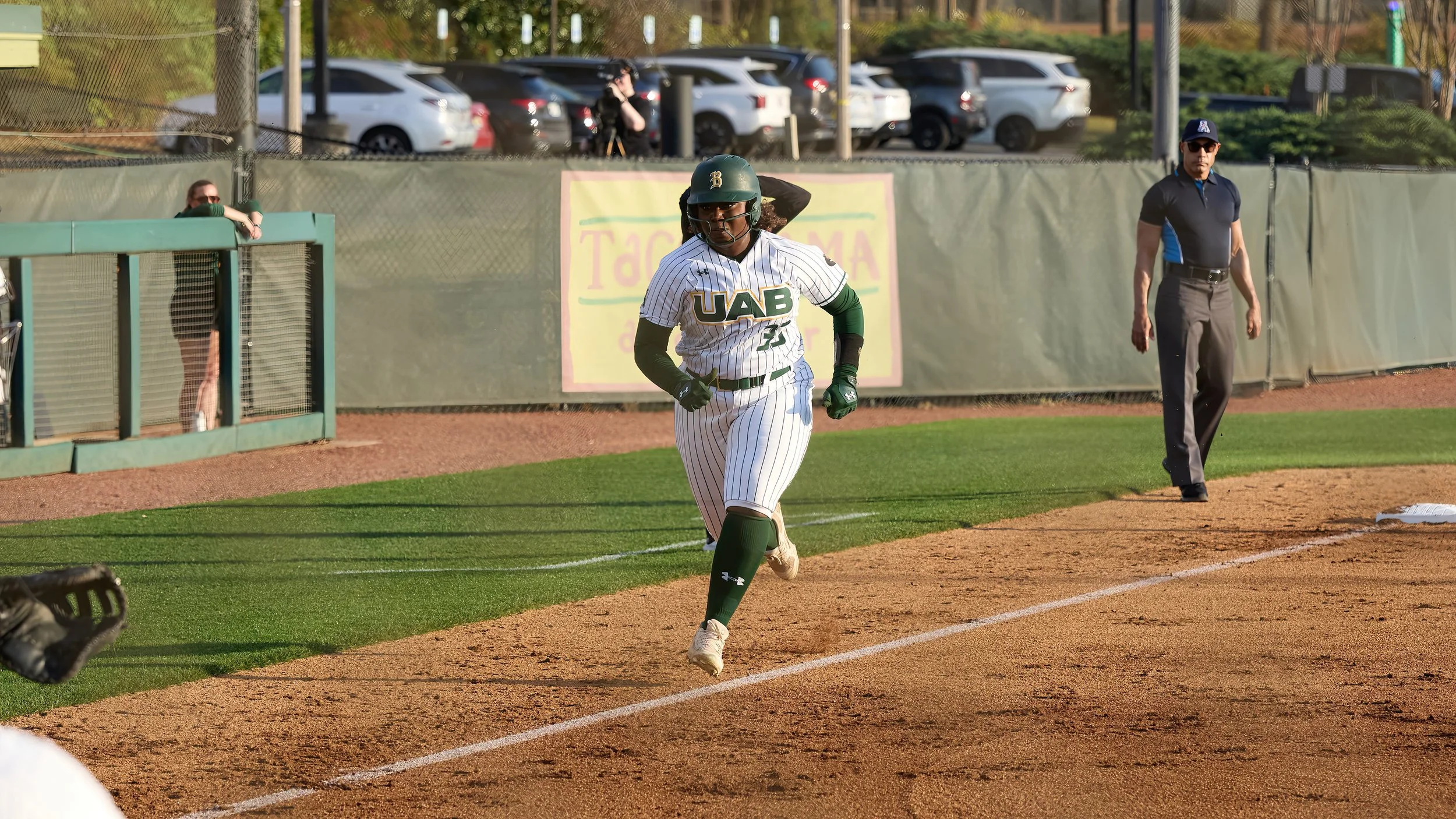 UAB SB v Char 5188.DMN.jpg