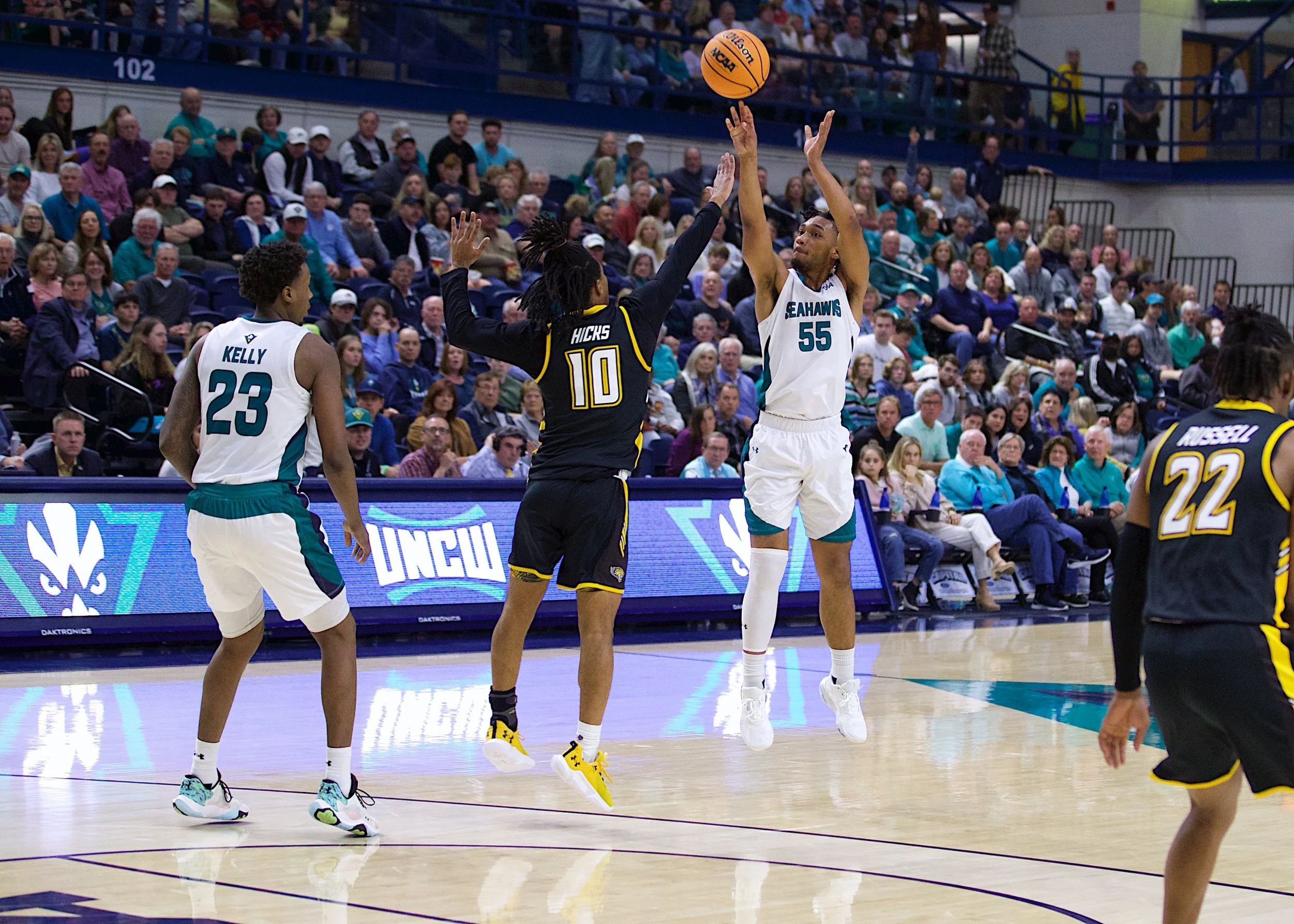 MBB v Towson 5236.jpg