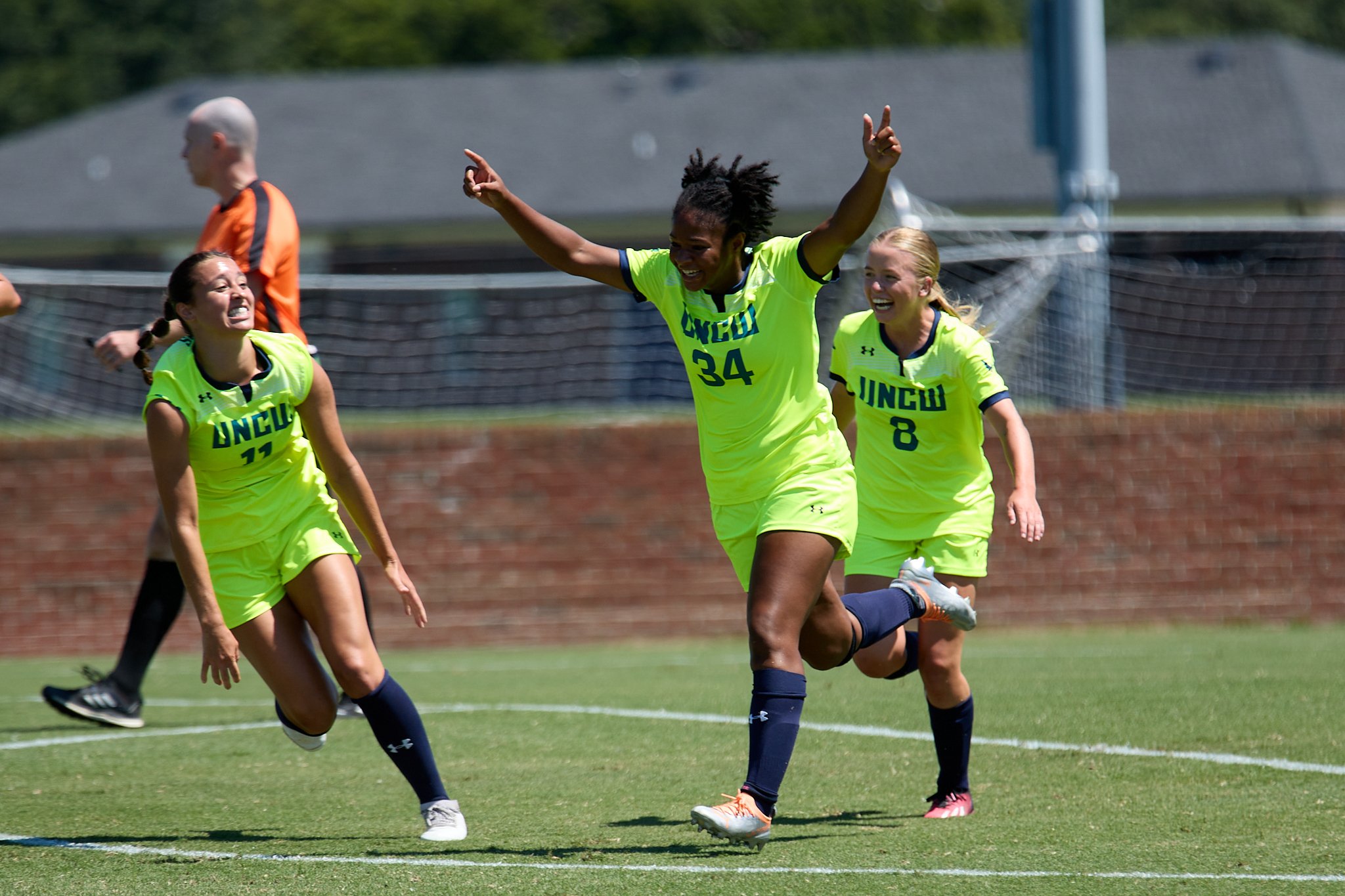 WSoccer v Queens 3272.jpg