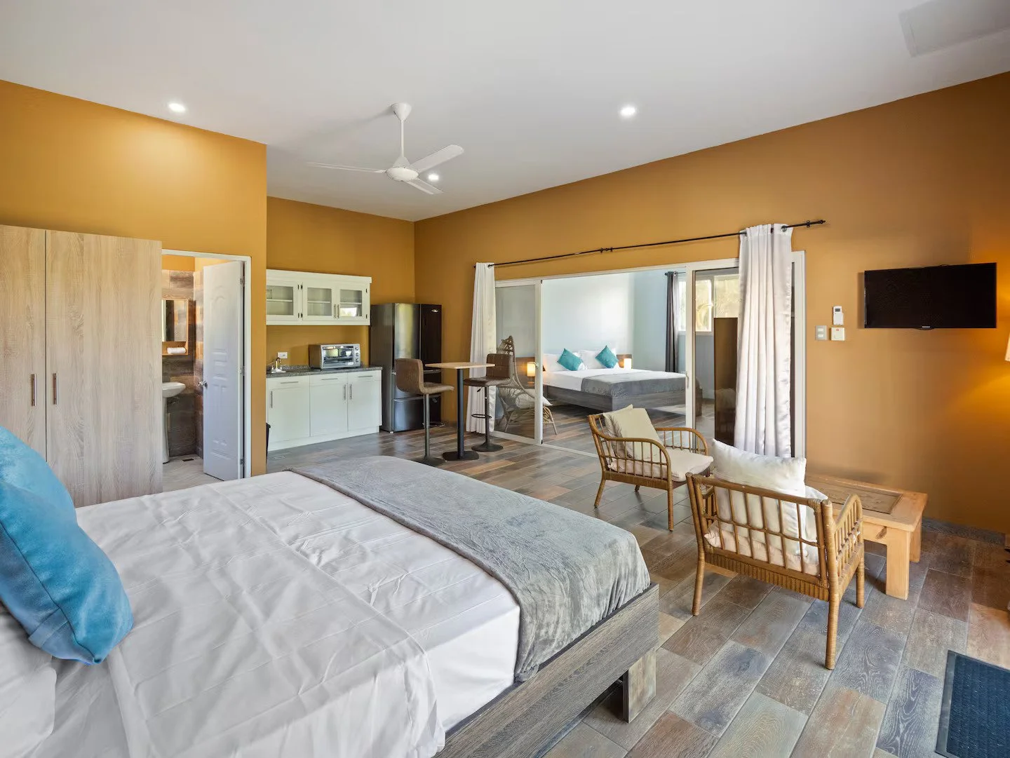 Triple Room