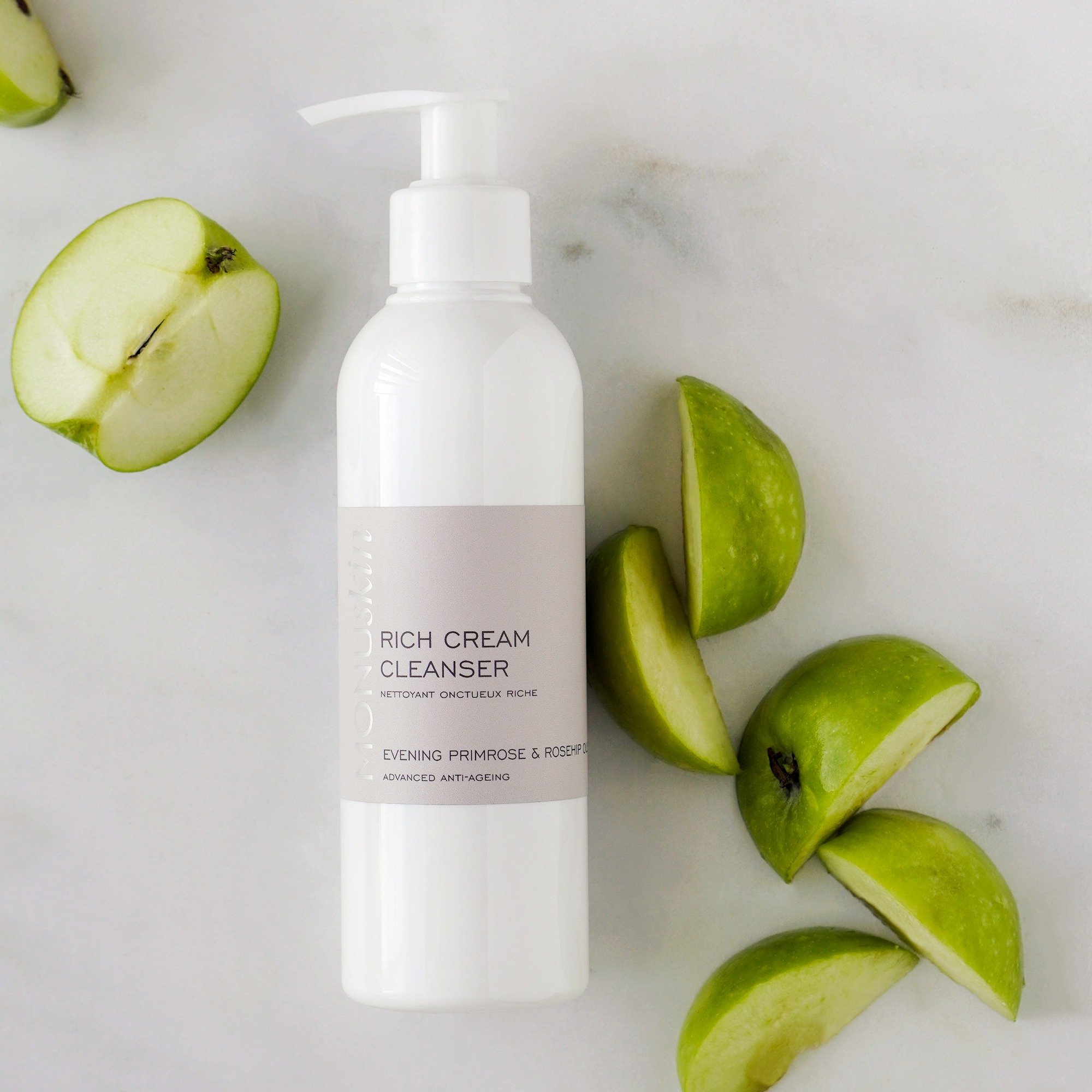 Clean, fresh, balanced skin- a gorgeous formulation of botanicals and actives to cleanse makeup, product build-up and daily impurities
Evening Primrose, Rosehip and Shea Butter to leave a radiant glow.....🌟

#richcreamcleanser #cleansingcream #monus