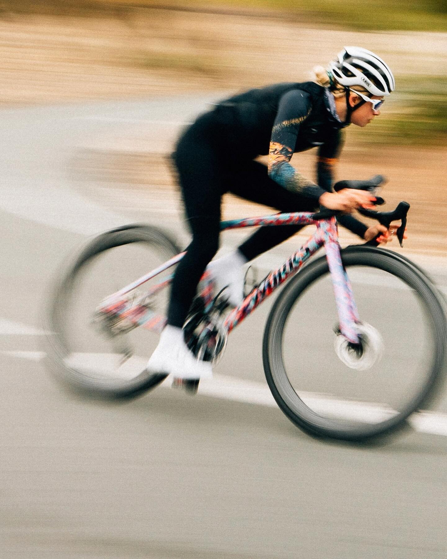 Glorious roads and riding this week out shooting @thepho3nixcollective in Spain ☀️

#cycling #calpe #roadcycling #racing #womenscycling #sworks #specialized