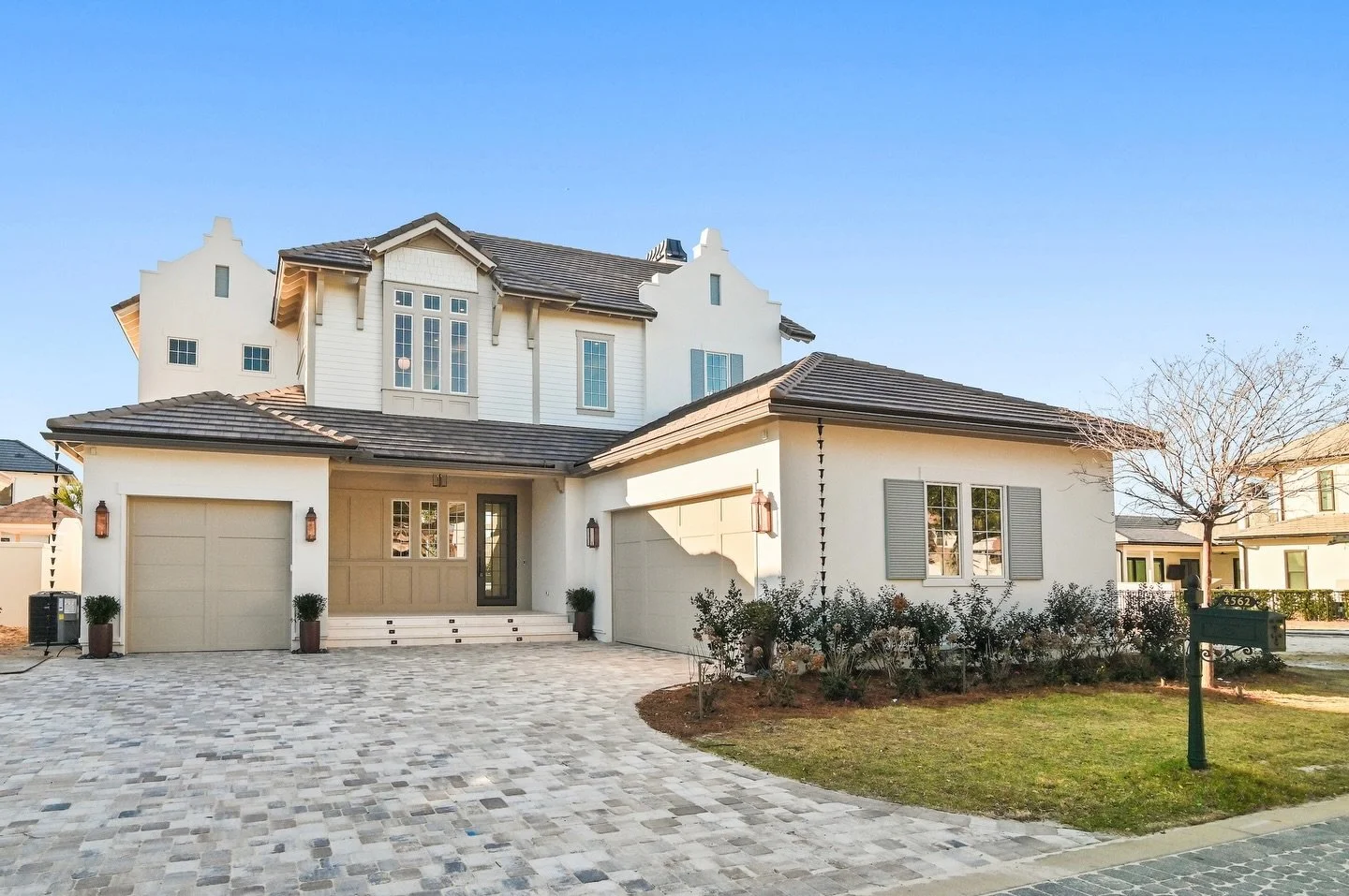 The exterior view of 4562 Leeward Lane is a beauty 🙌🏻🤍