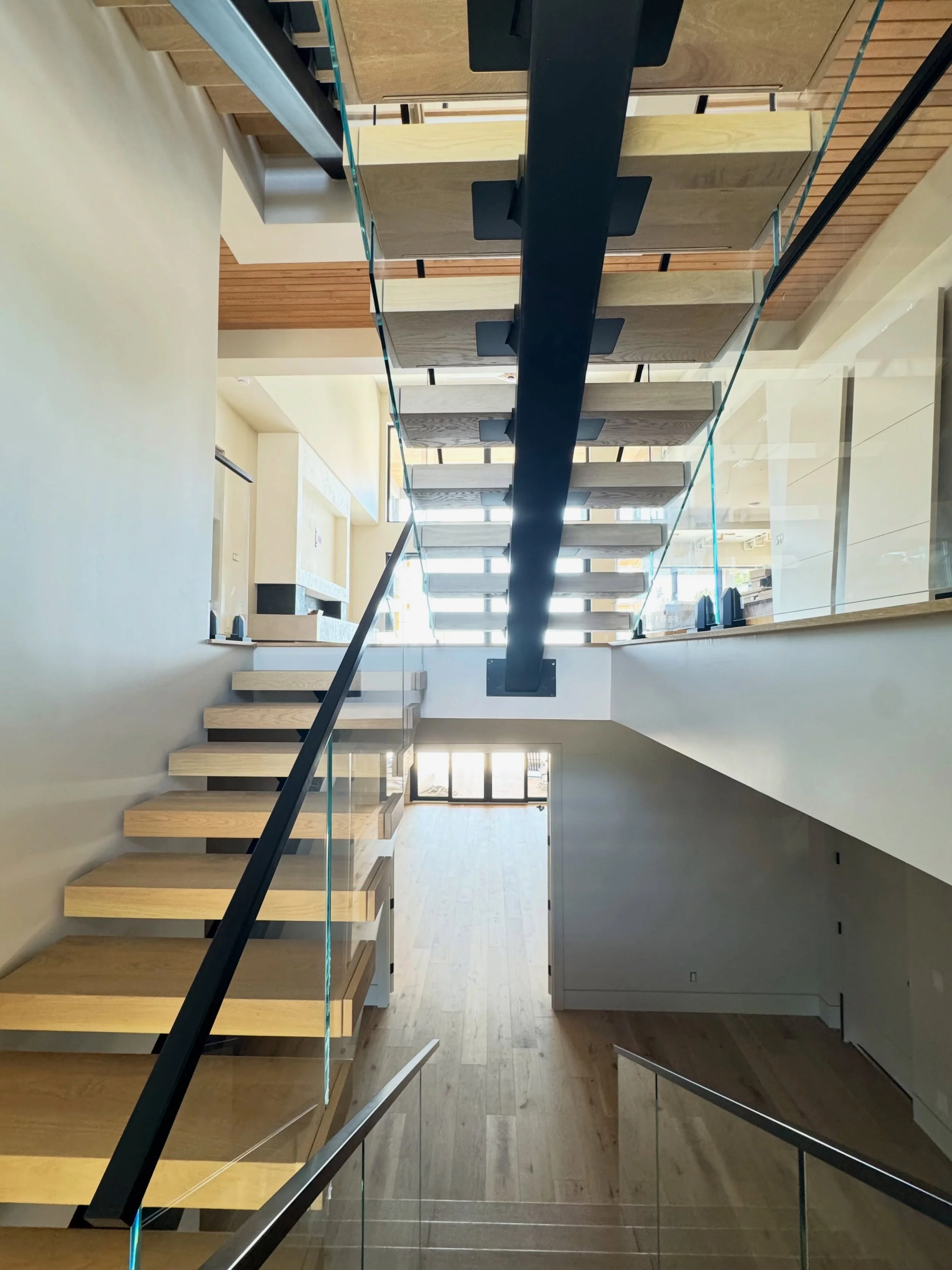 Some beautiful shots of the stairs at North Shores.

This project is officially in the final countdown! ⏳

🪵🔨: @cpd_flooring_and_interiors