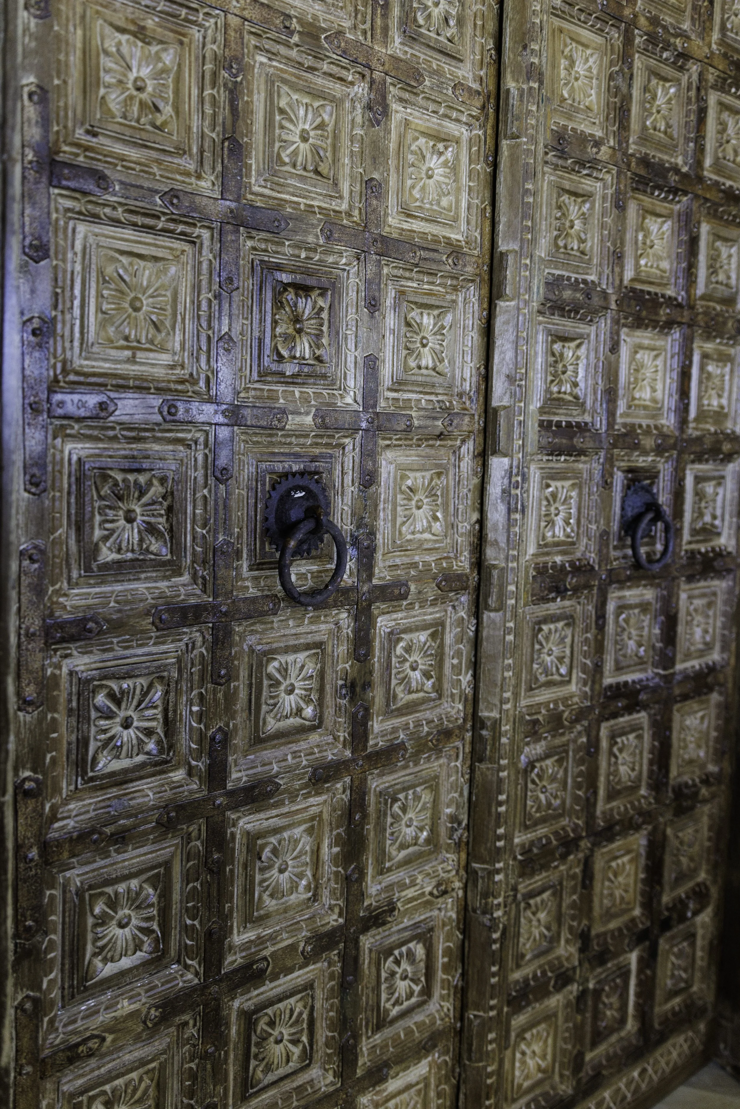 aunty_J_Interiors_Destin_FL_Custom_Wooden_Doors.jpg