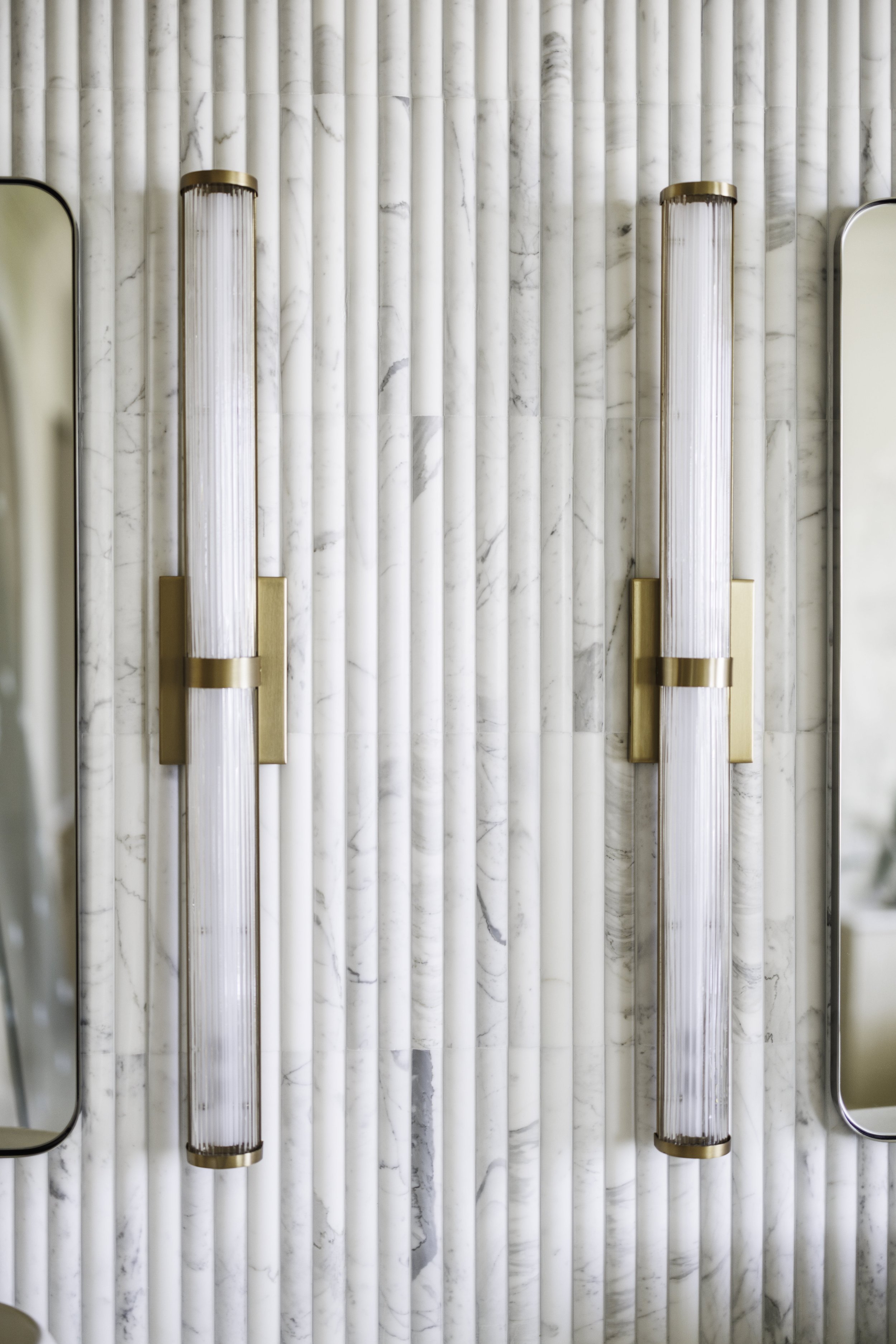 aunty_J_Interiors_Destin_FL_fluted_backsplash_tile.jpg