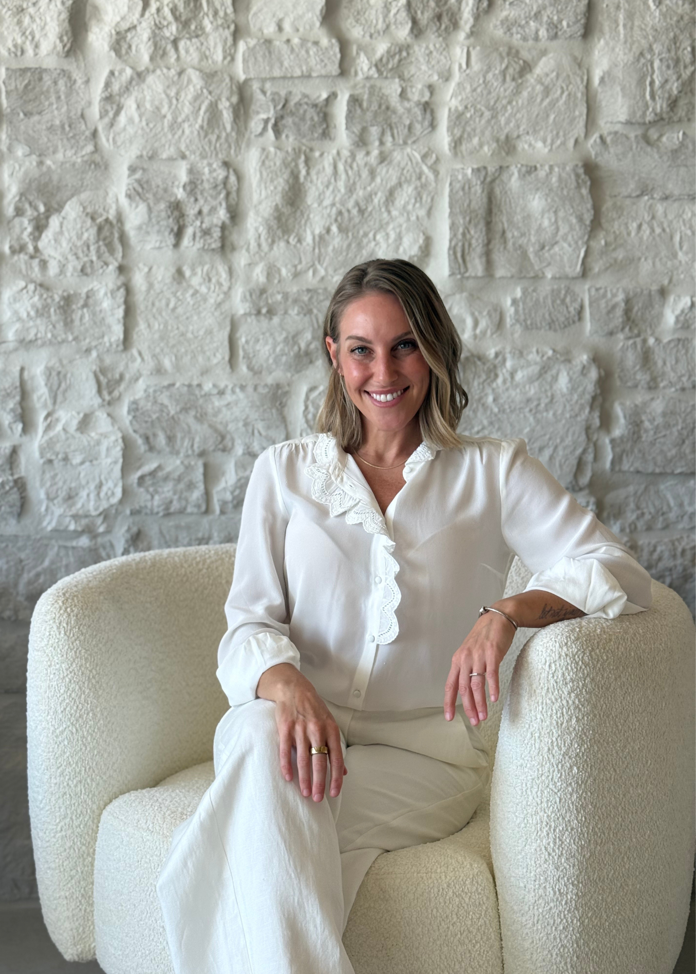 Justine Lafond, owner and lead designer of Jaunty J Interiors, specializing in custom new builds, extensive renovations and full service furnishings in the southeast.  From Raleigh to Palm Beach, Charlotte to 30A.