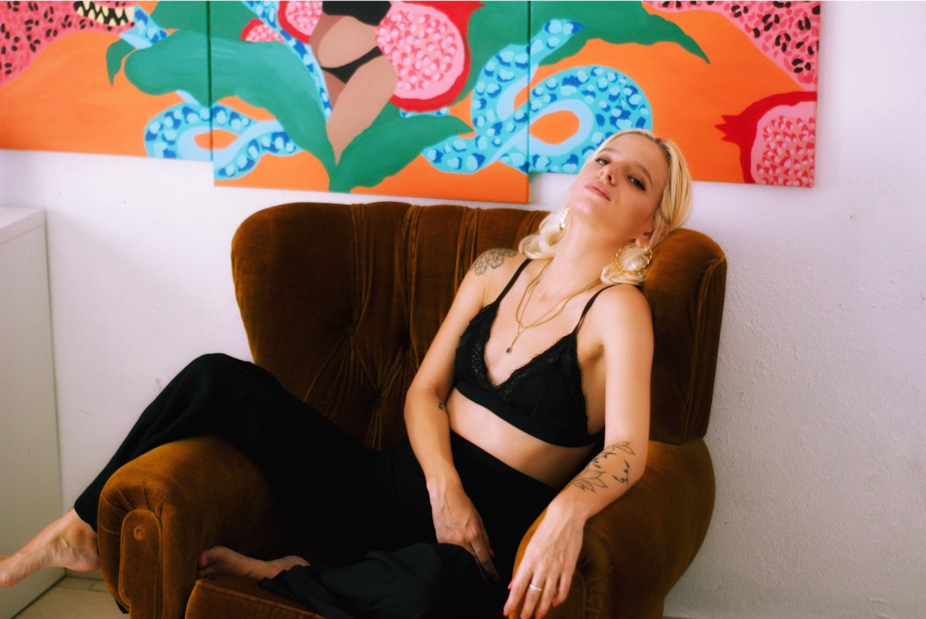 IN THE STUDIO WITH ARTIST MÁZINHA