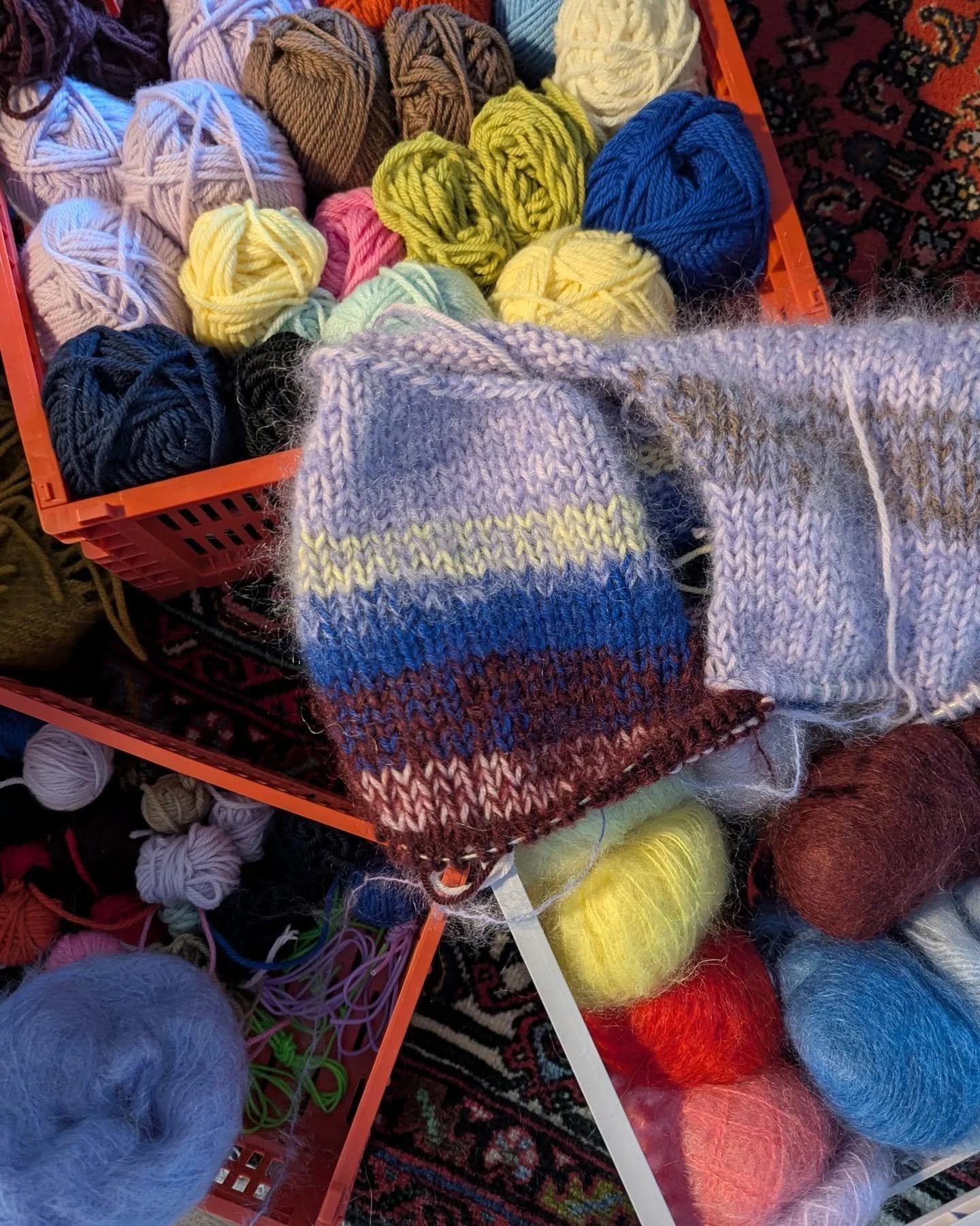 Leftovers, I have plans for you ❤️..

I told myself to finish some projects before I started a new one. But then I didn't. Again..

#notorious_knitter #knitting #knitter #knittedstreetwear #knittingiscool #knityourstyle #contemporaryknitwear #knitwea