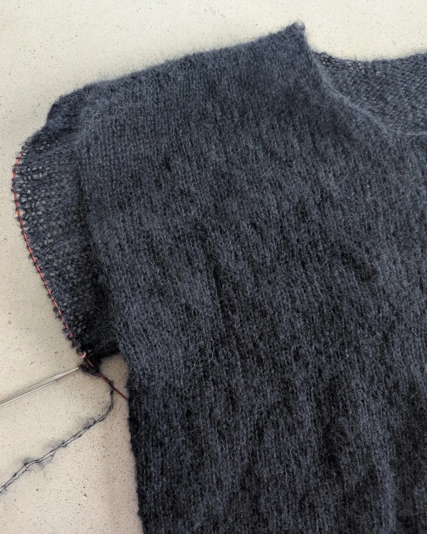 #themohairhoodie is one of my best designs ever and I am making a new one in a solid black 🖤 

🧶: Mohair silke from @jarbogarn 

#notorious_knitter #knitting #knitter #knittedstreetwear #knittingiscool #knityourstyle #contemporaryknitwear #knitwear