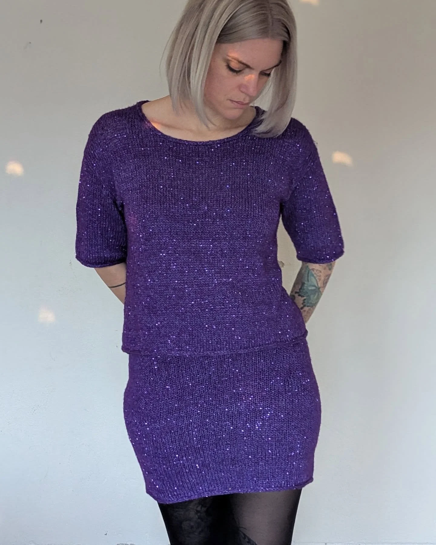 #thepartytee &amp; #thepartyskirt will both be released on Friday and on Saturday they will be seen in J&ouml;nk&ouml;ping celebrating @knutengarn turning 5 💜🍾❄️

🧶: Paillettes &amp; Regina from @langyarns_official

(Ad since the yarn is gifted)

