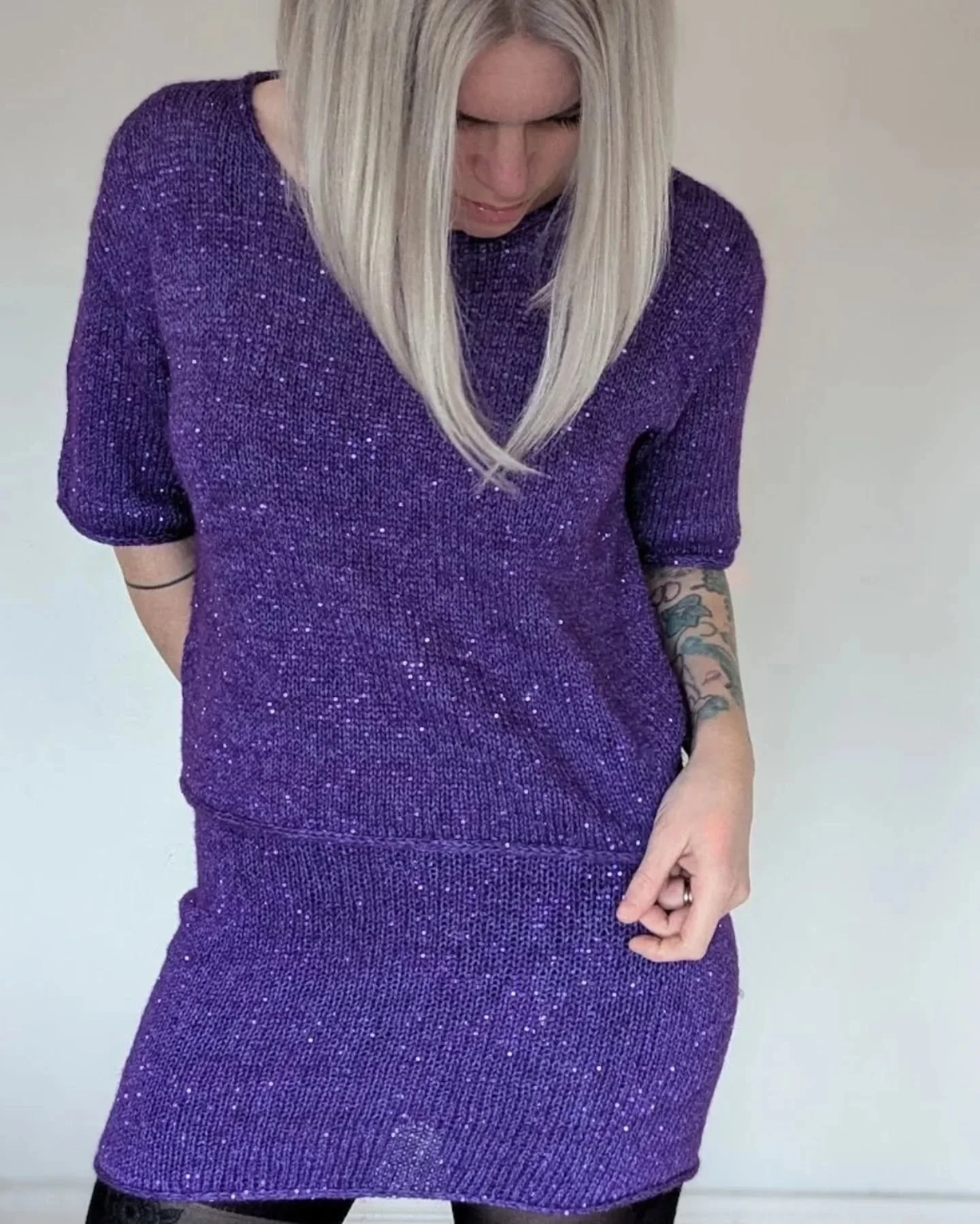 PATTERN RELEASE! 💜🍾💜🍾💜🍾💜

#thepartytee &amp; #thepartyskirt are here! Patterns available on my website and in my Ravelry store. Links in bio.

🧶: Pailettes &amp; Regina from @langyarns_official and this combo is amazing.

(Ad since the yarn i