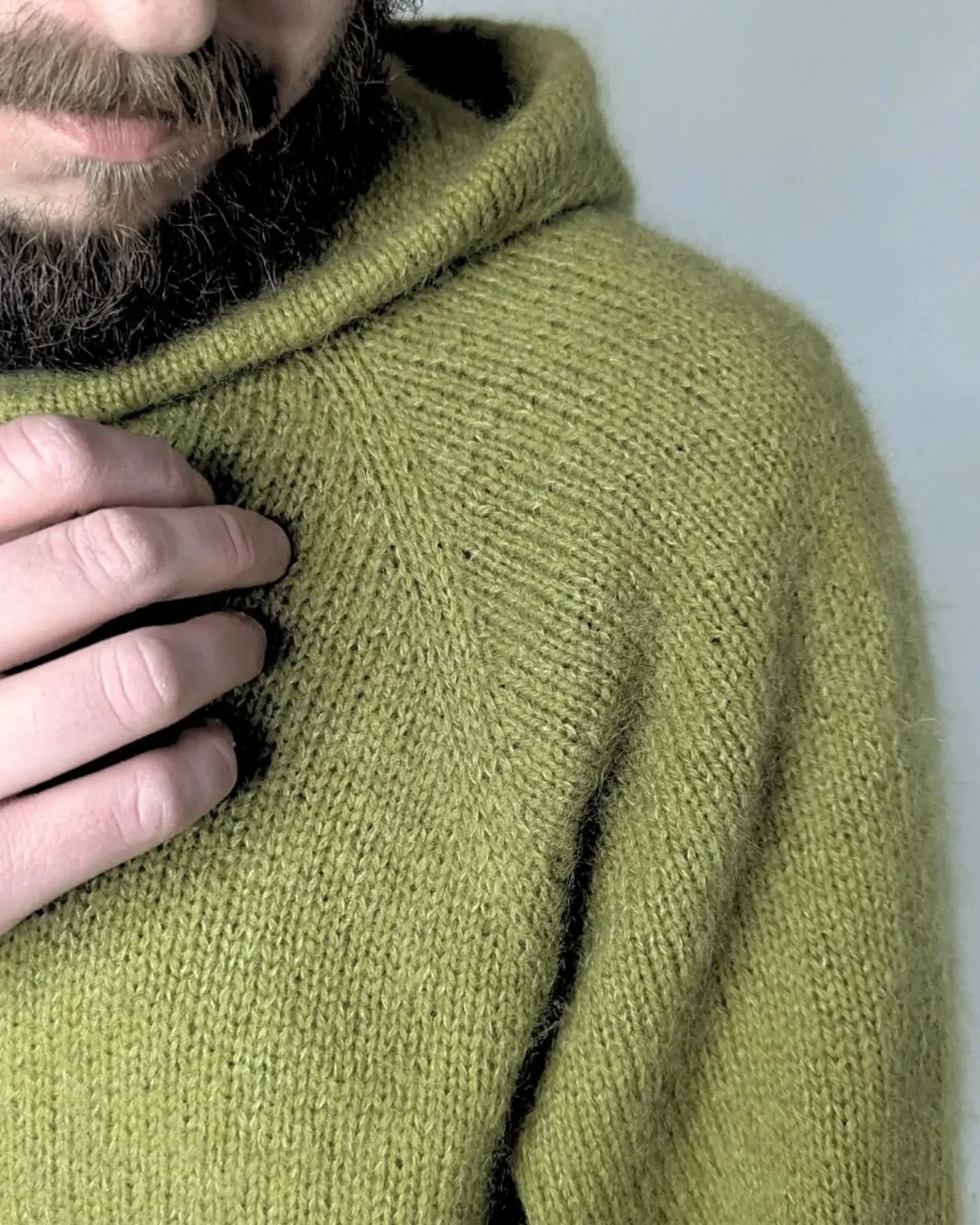 I am going through all my patterns to update the layout and make some small improvements. Today I am working on #theotherhoodie and I do like the details on this one.👌

#notorious_knitter #contemporaryknitwear #knitweardesigner #knittingiscool