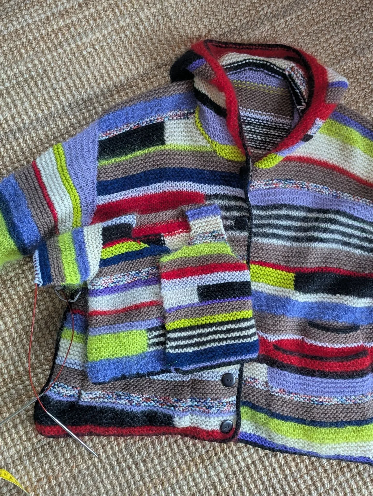 #thelazyluxcardigan had a baby. #thelazykidscardigan is here! ❤️

#notorious_knitter #knitweardesigner #contemporaryknitwear