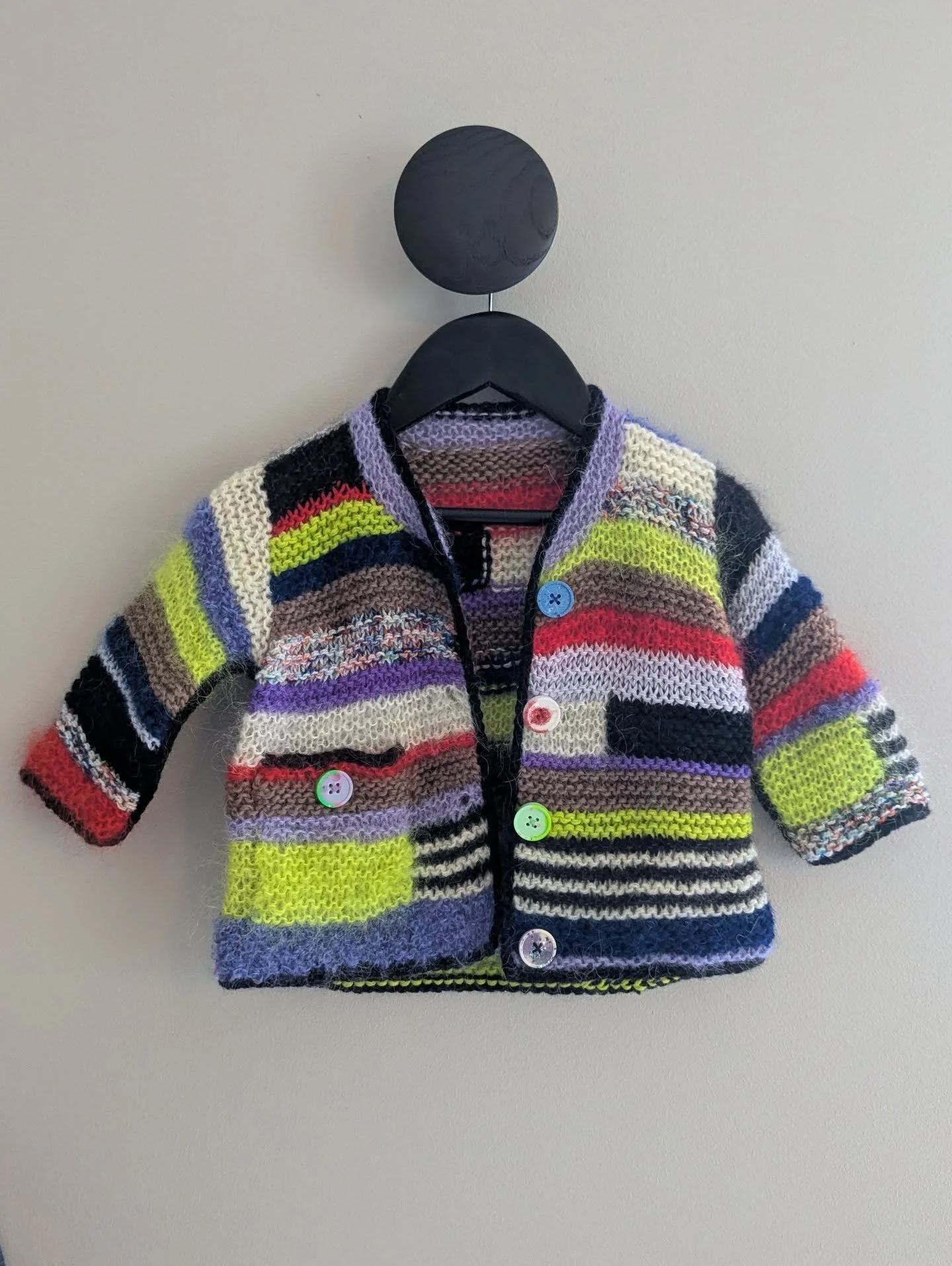 I finished #thelazykidscardigan yesterday and even if most of the pattern has been tested previously I have made some alterations to this one and #thelazykidsvest that may need testing.. 🤔

So stay tuned for a tester call 🤙 

#notorious_knitter #kn