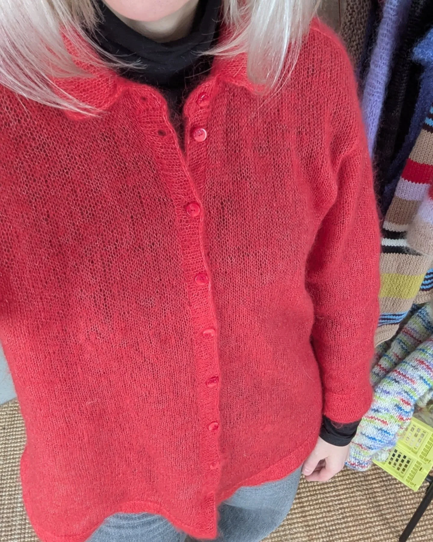 #thenotoriousshirt in a single strand of mohair is one of my all time favorites ❤️ I'm planning for a warm white version in surisilk. It's on my cast-on list. I just need to do some stuff and then I'll cast on. Any day now.. 🤓

#notorious_knitter 
#