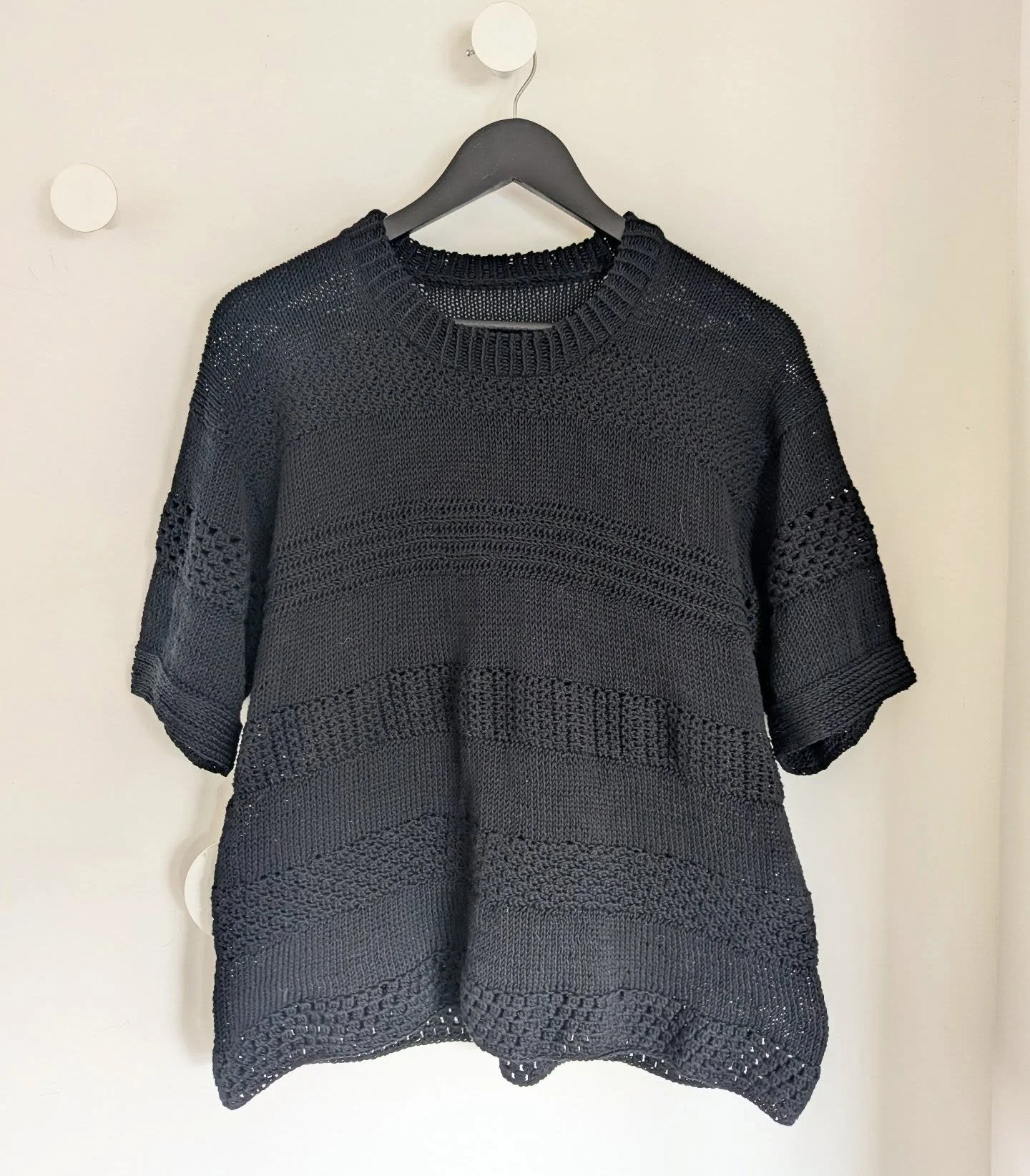 In case you had any doubts on if a knit+crochet t-shirt is cool. Doubts deleted. It's cool. This is a collaboration between me and @hooked_by_anna and it's so much fun to make. Get ready! 🖤

It's now taking a bath. Stay tuned for the results. 

#not